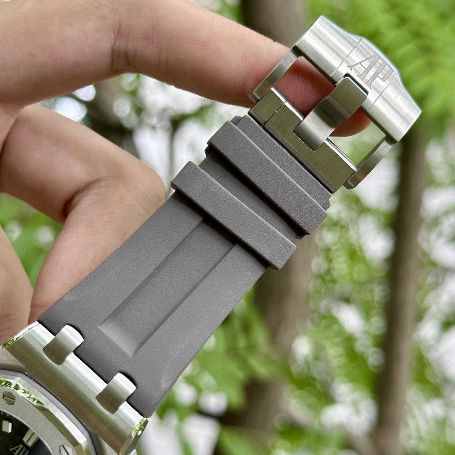 Audemars Piguet Royal Oak Offshore 15720ST Gris 42 mm