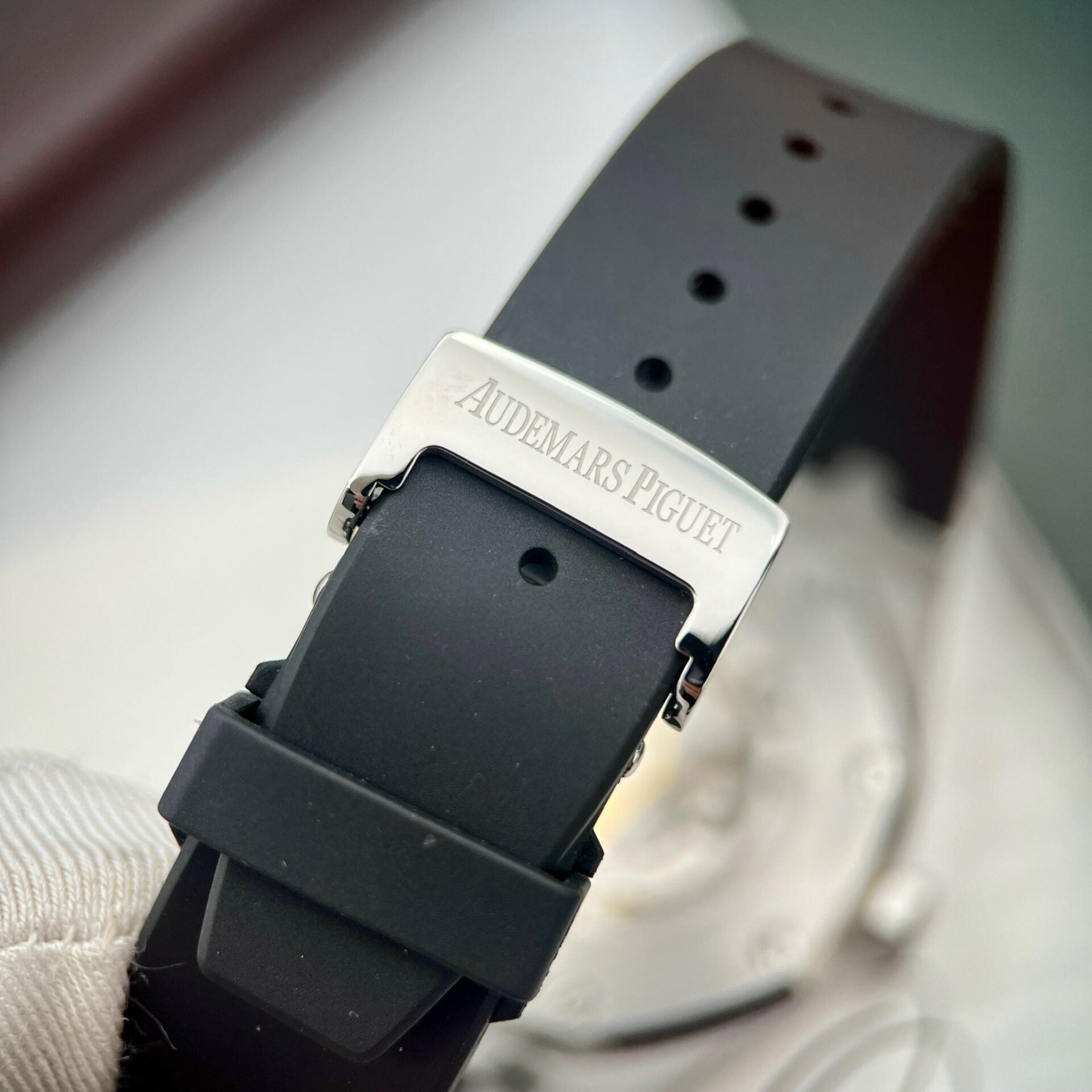 Audemars Piguet Royal Oak 15400ST Cadran noir Bracelet caoutchouc 41 mm