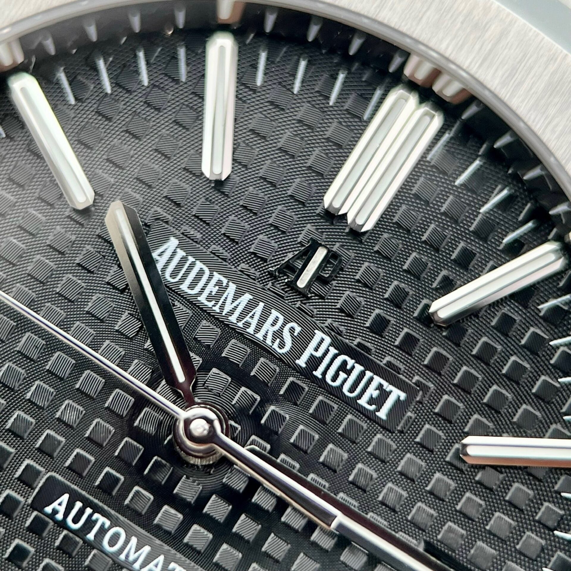 Audemars Piguet Royal Oak 15400ST Cadran noir Bracelet caoutchouc 41 mm
