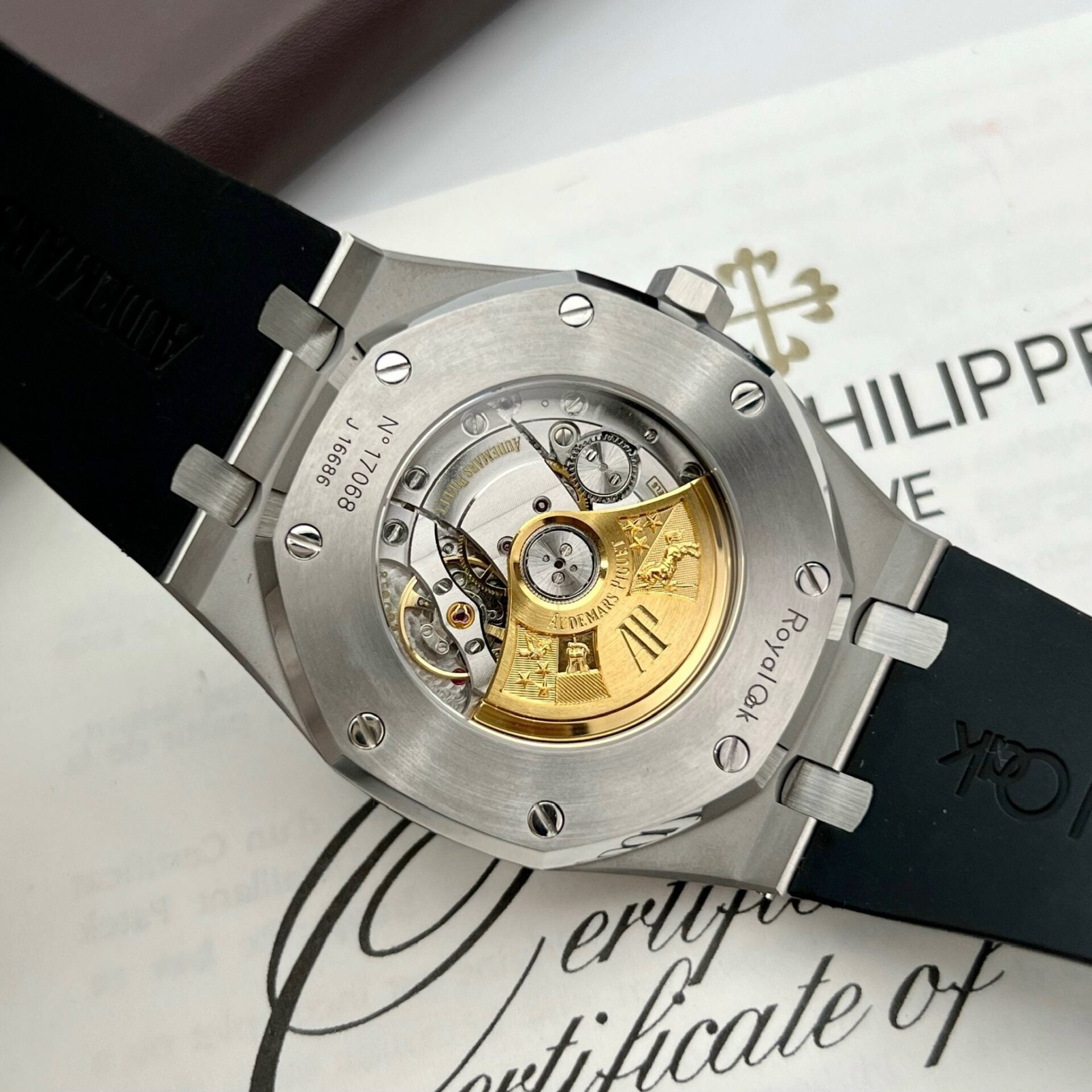 Audemars Piguet Royal Oak 15400ST Cadran noir Bracelet caoutchouc 41 mm