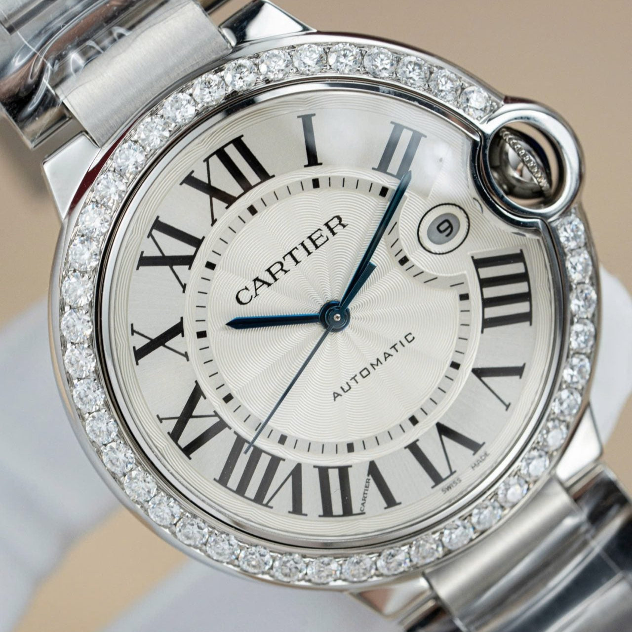 Cartier Ballon Bleu WE9009Z3 Cadran Blanc Lunette Diamant Moissanite 42 mm