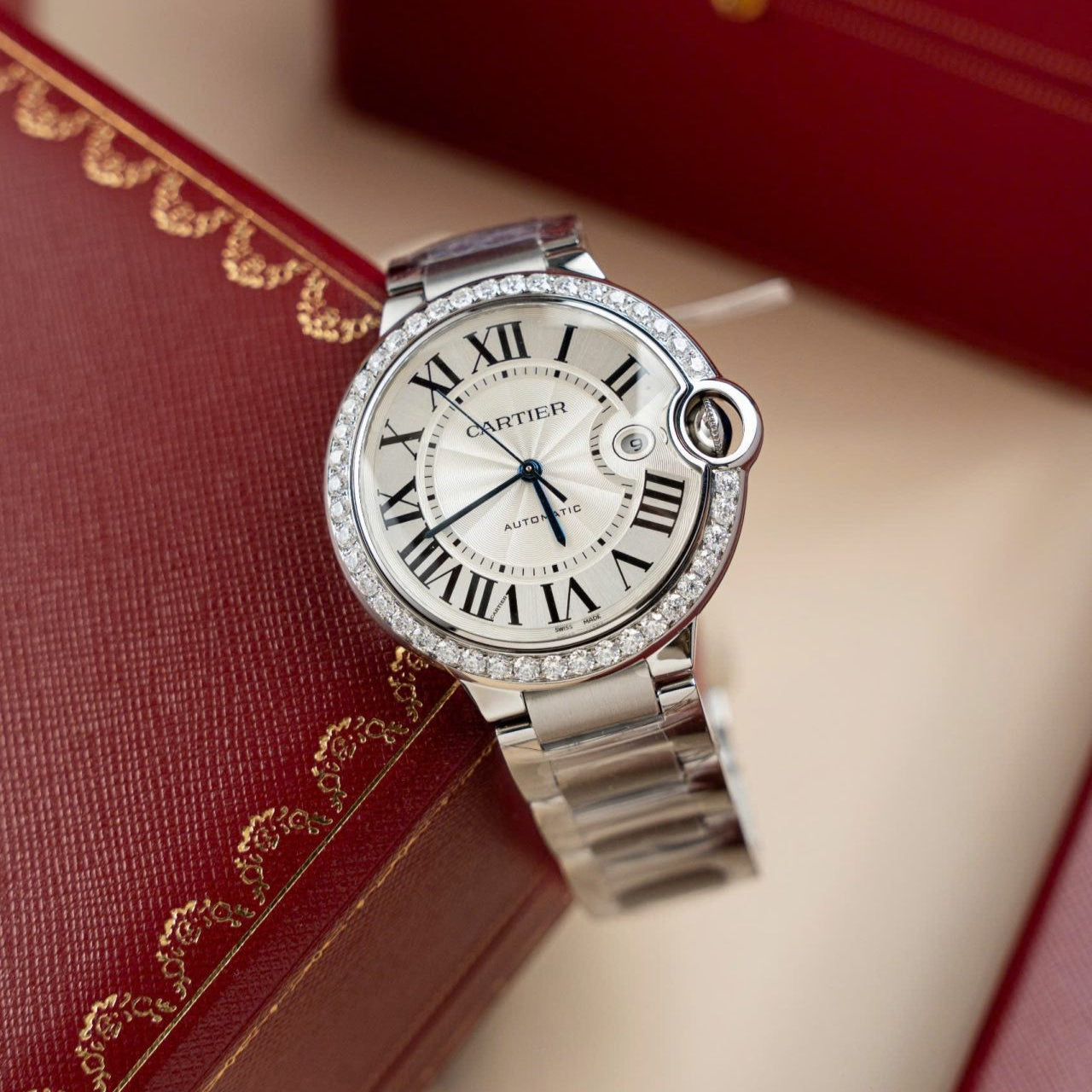 Cartier Ballon Bleu WE9009Z3 Cadran Blanc Lunette Diamant Moissanite 42 mm