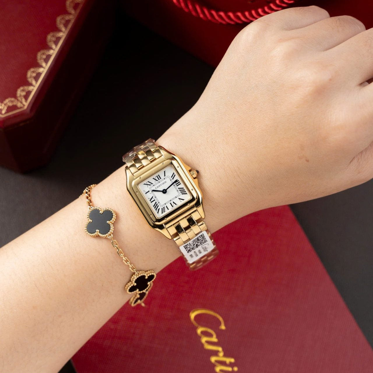 Montre Cartier Panthère WGPN0009, cadran blanc, fil métallique, 27 x 37 mm