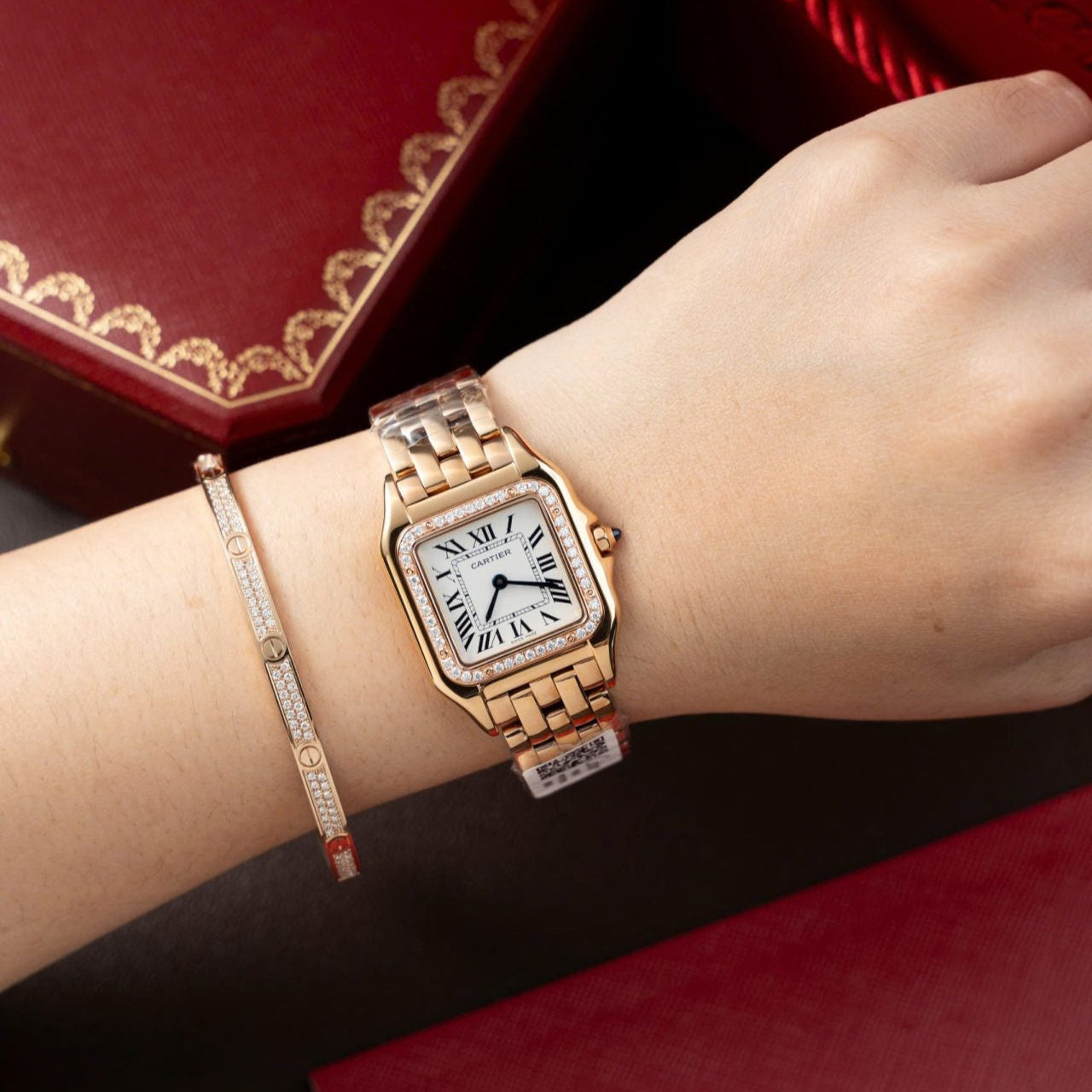 Montre Cartier Panthère WJPN0009 en or rose, diamants et moissanite, 27 x 37 mm