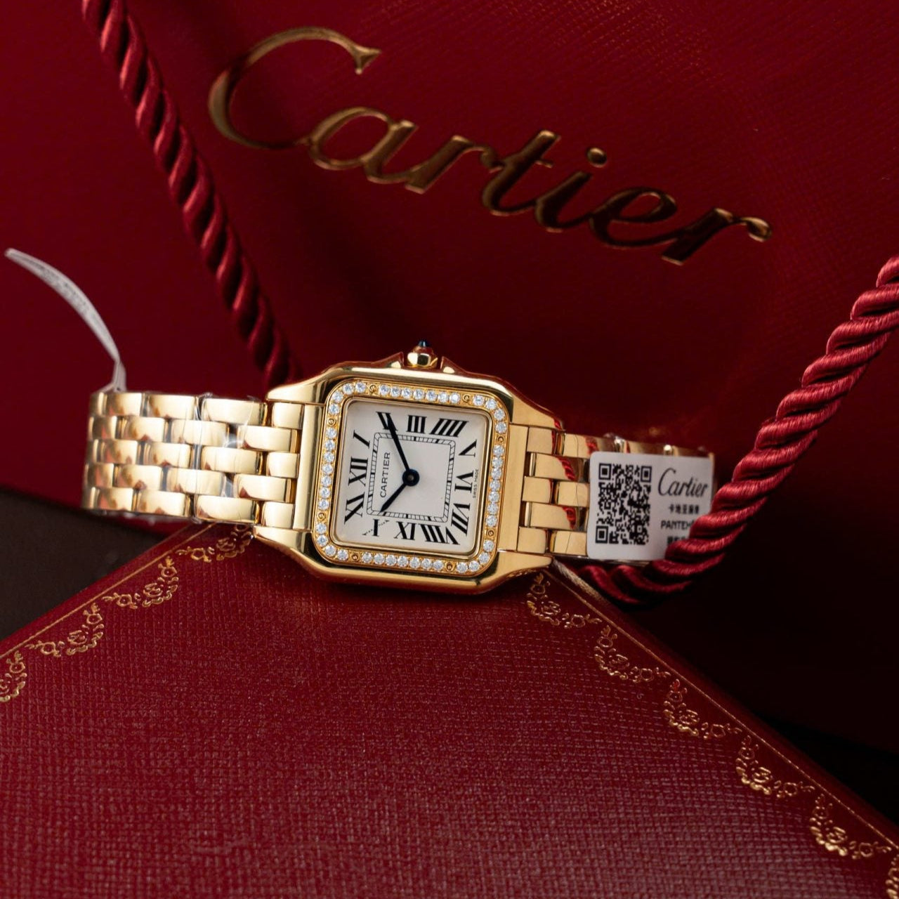 Montre Cartier Panthère WJPN0015, cadran blanc, lunette diamants, moissanite, 27 x 37 mm