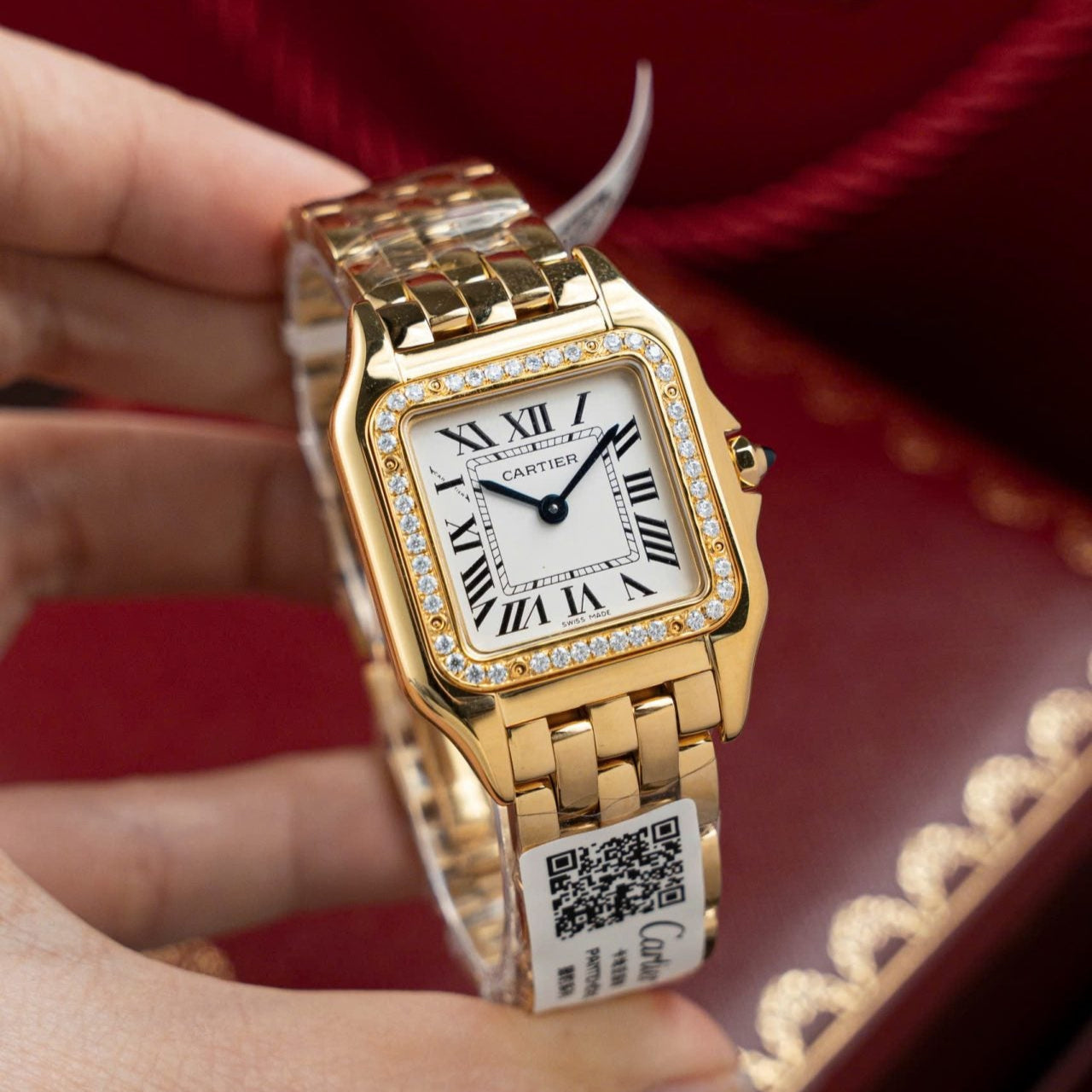 Montre Cartier Panthère WJPN0015, cadran blanc, lunette diamants, moissanite, 27 x 37 mm