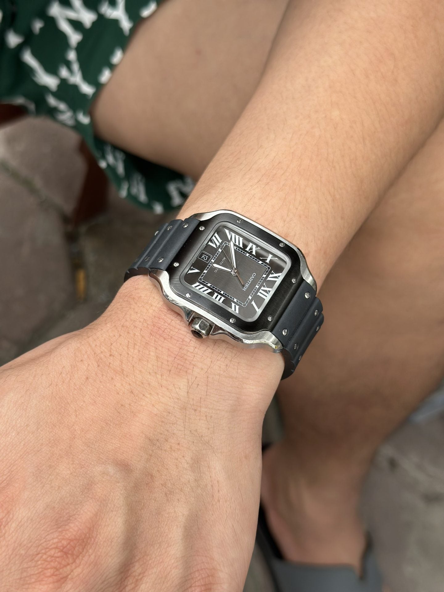 Montre Cartier Santos à cadran noir et chiffres romains, 39,8 mm