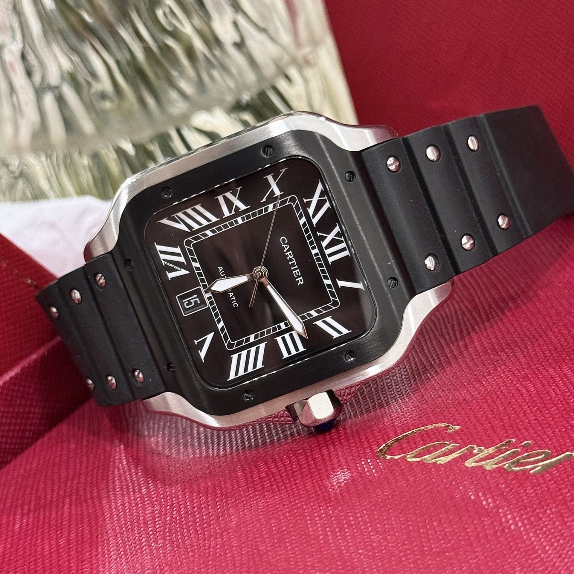 Montre Cartier Santos à cadran noir et chiffres romains, 39,8 mm