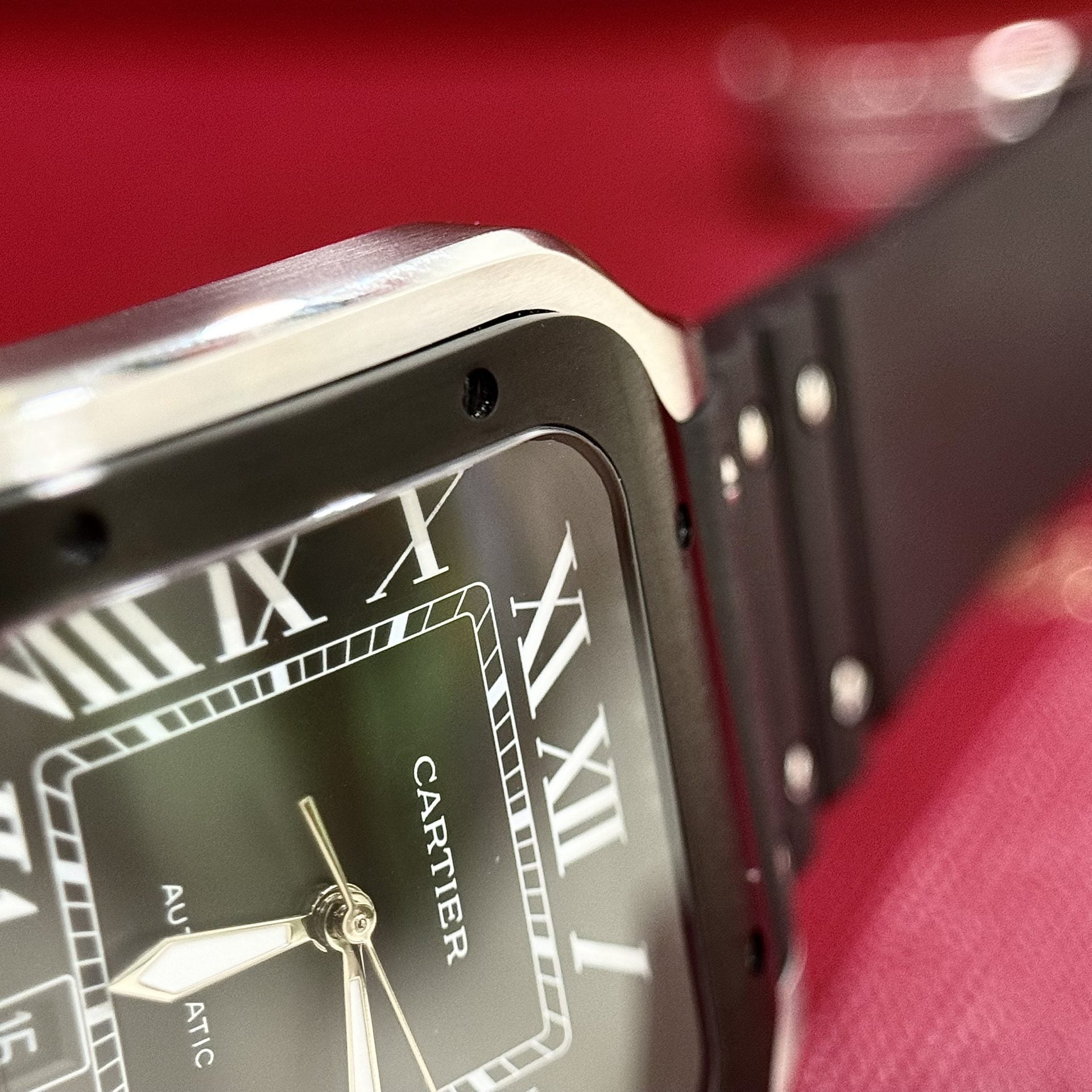 Montre Cartier Santos à cadran noir et chiffres romains, 39,8 mm