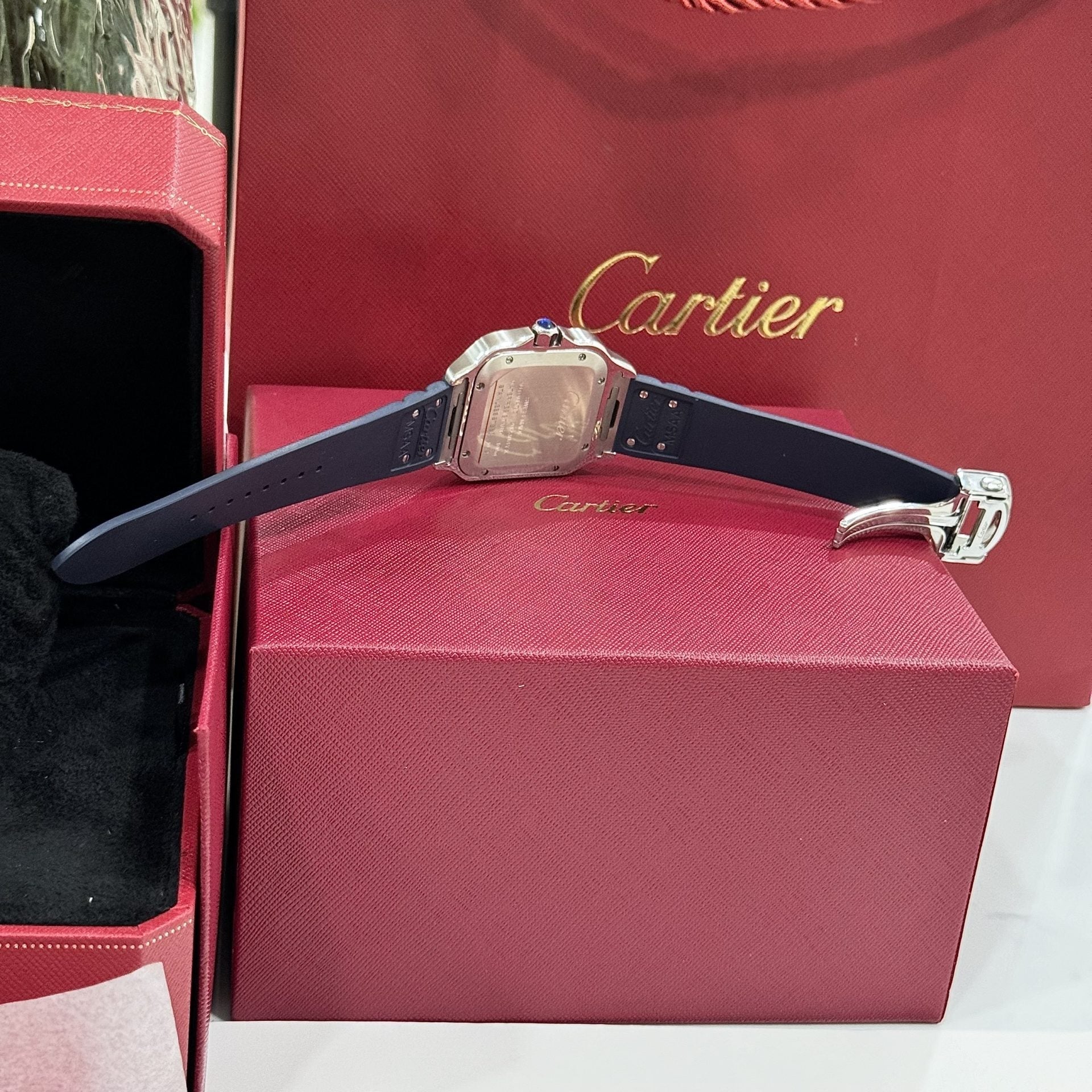 Montre Cartier Santos avec cadran blanc et bracelet en caoutchouc, 39,8 mm