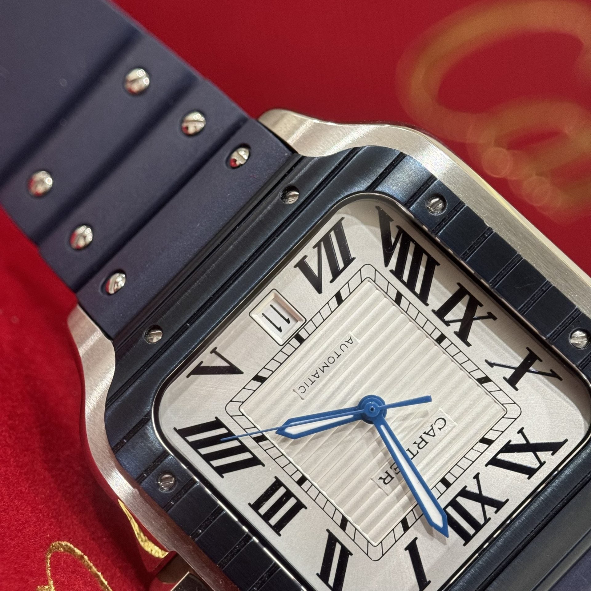 Montre Cartier Santos avec cadran blanc et bracelet en caoutchouc, 39,8 mm