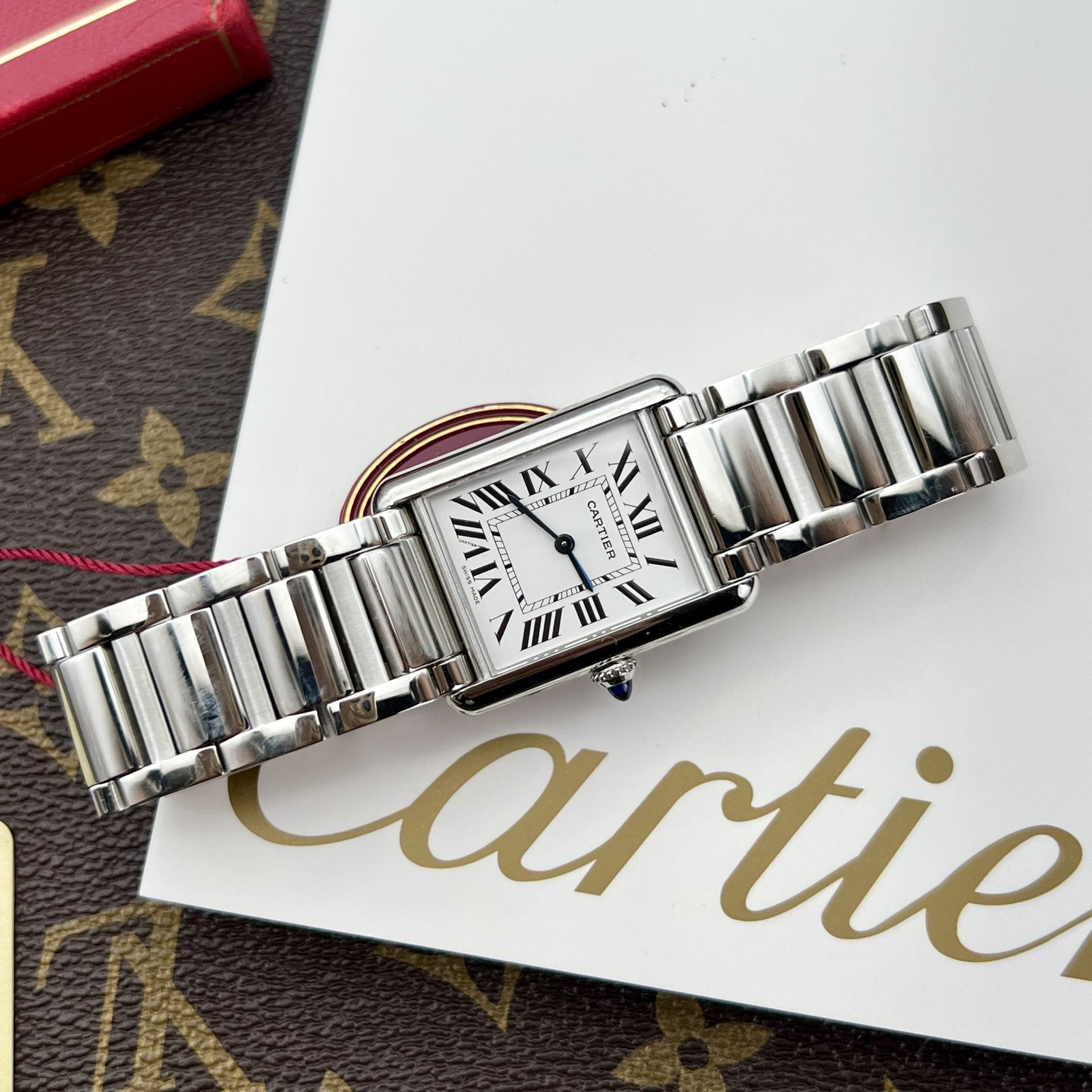 Montre Cartier Tank Must cadran blanc fil métallique 31 x 41 mm