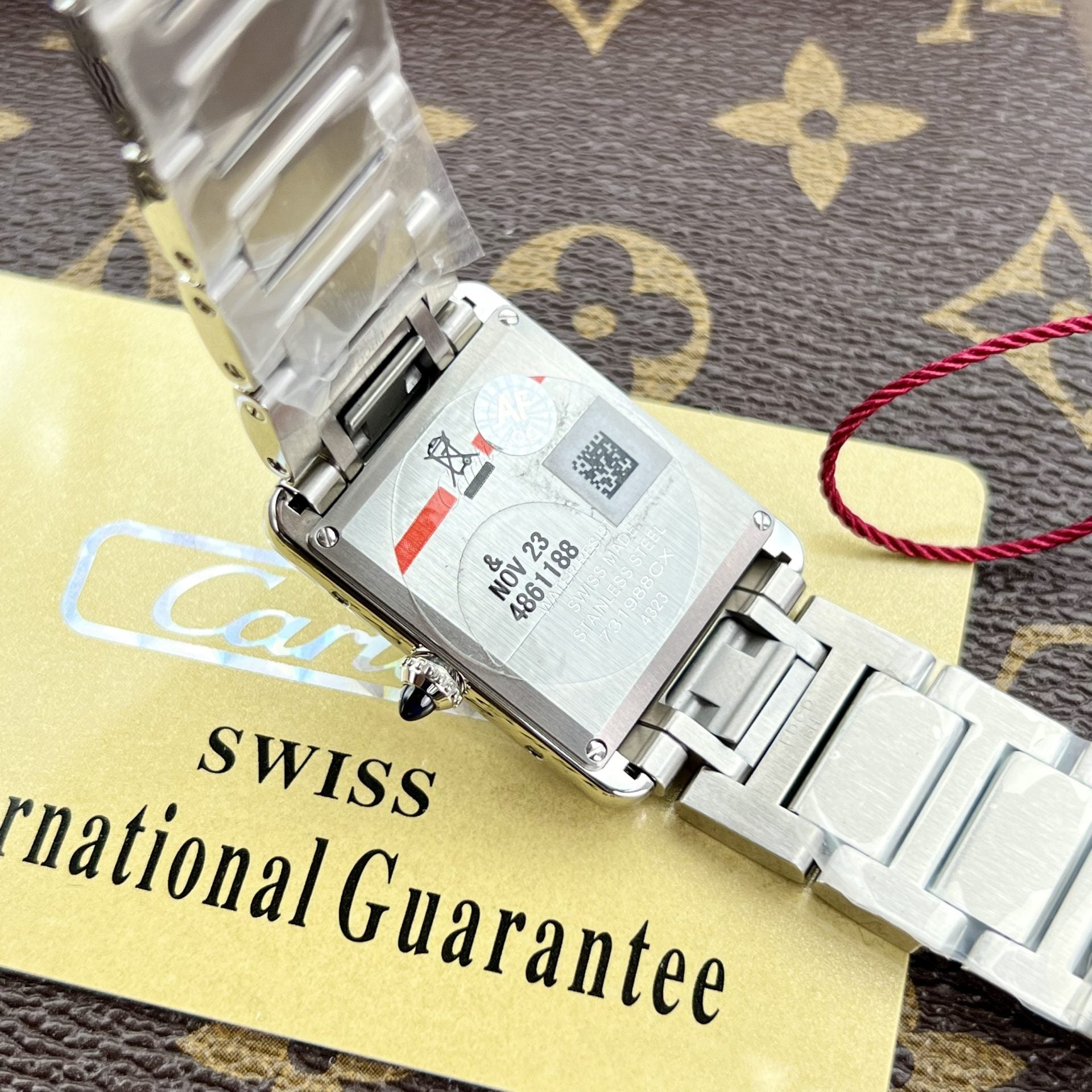Montre Cartier Tank Must cadran blanc fil métallique 31 x 41 mm