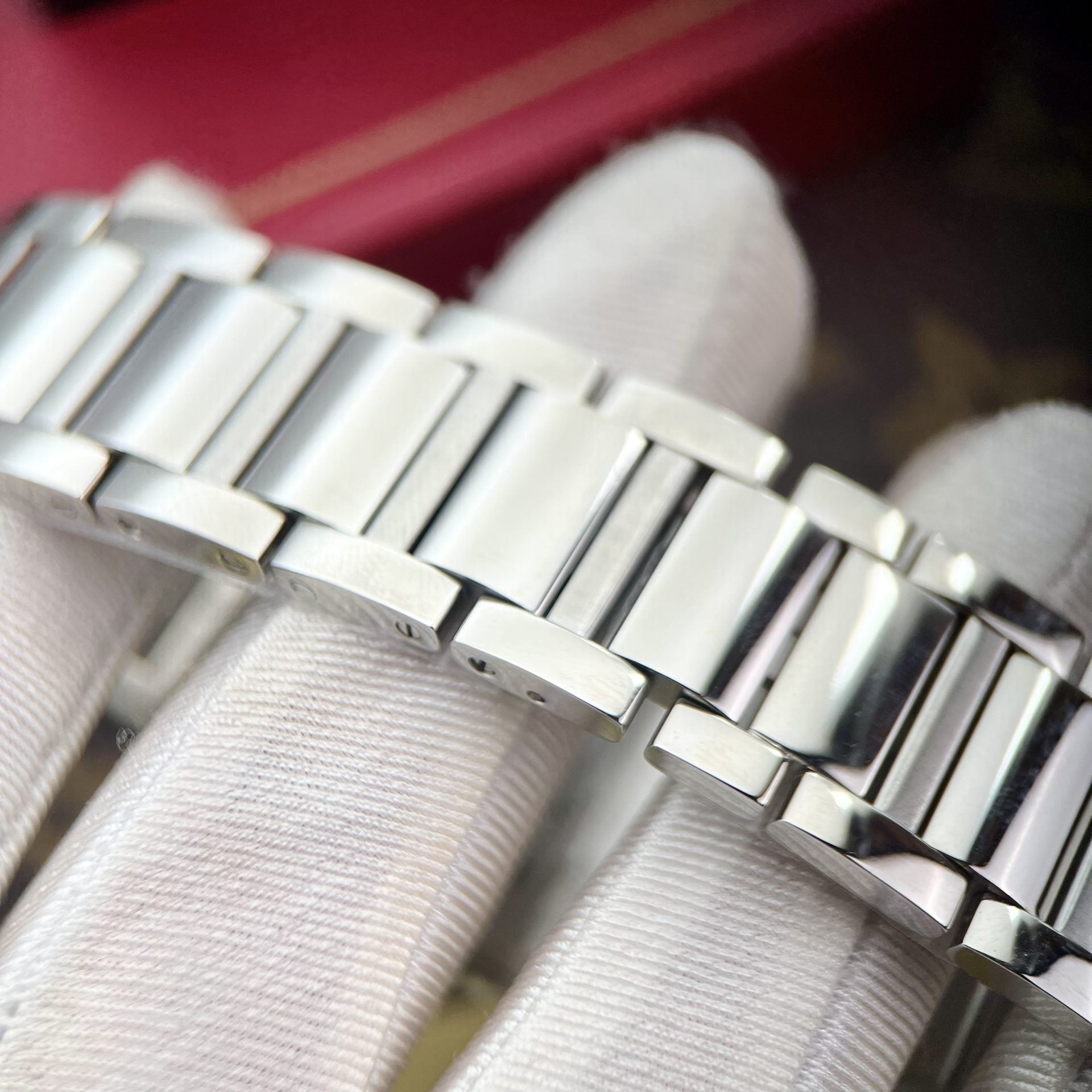 Montre Cartier Tank Must cadran blanc fil métallique 31 x 41 mm