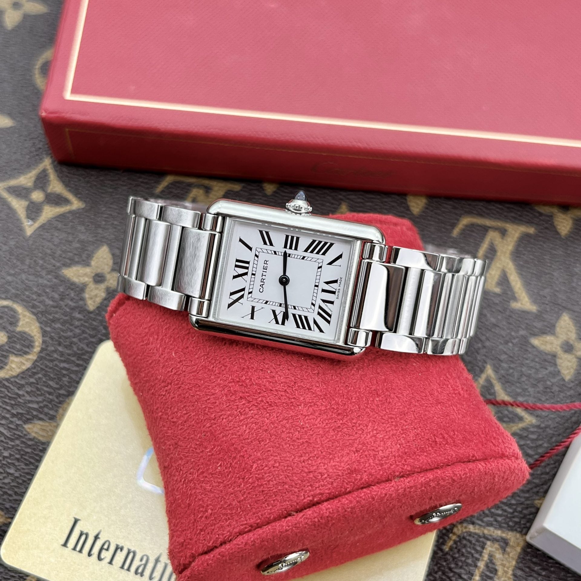 Montre Cartier Tank Must cadran blanc fil métallique 31 x 41 mm