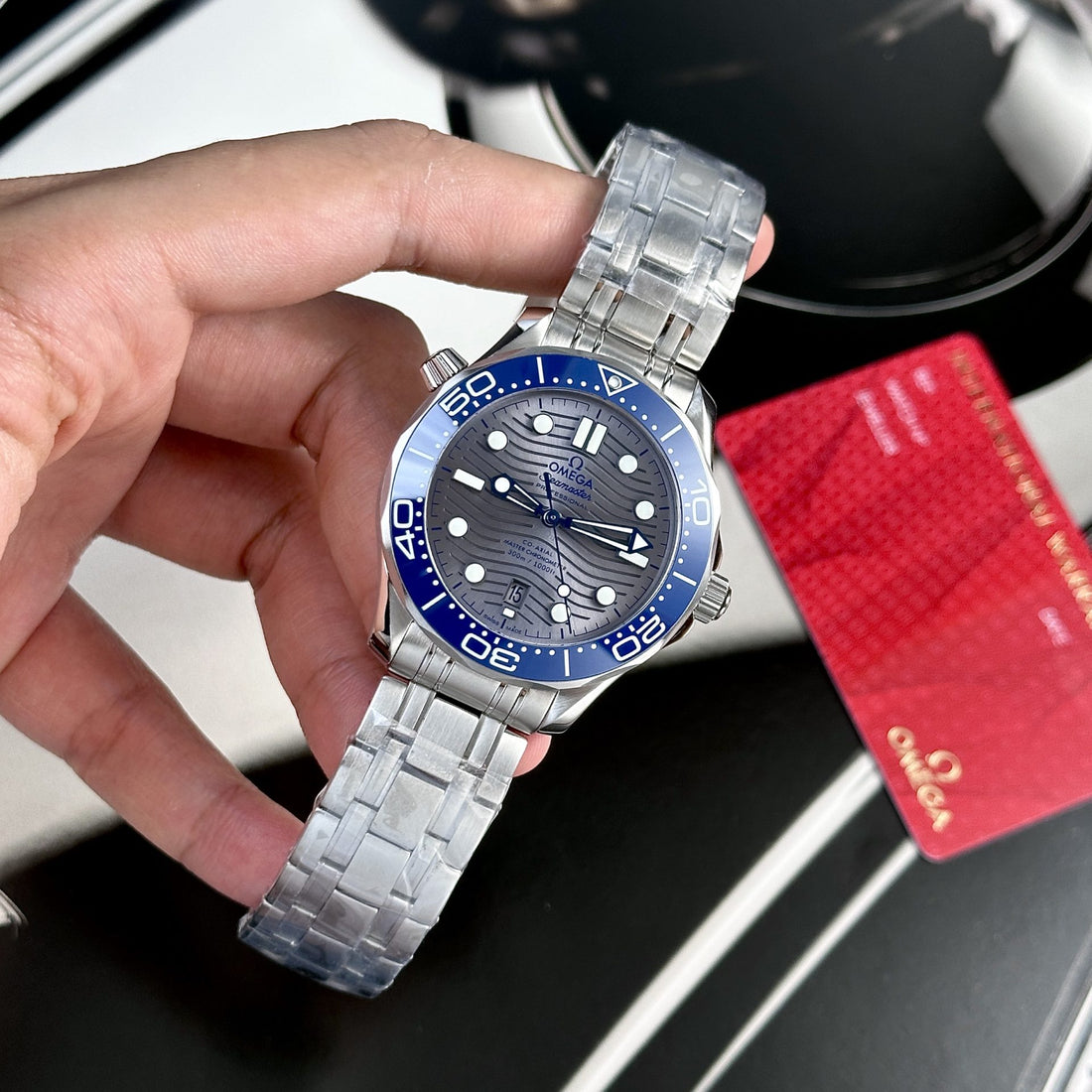 Omega Seamaster Diver 300M graues Zifferblatt 42 mm