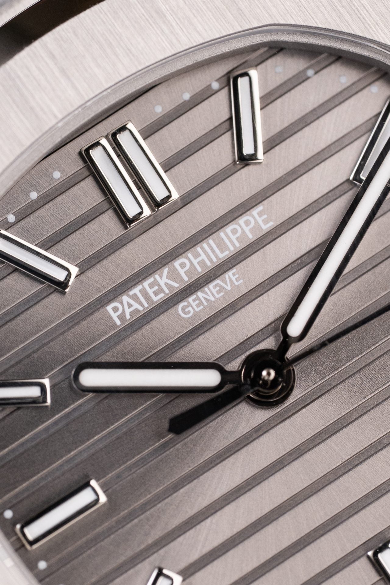 Patek Philippe Nautilus 5711 Cadran gris Bracelet cuir BBF Factory 40 mm