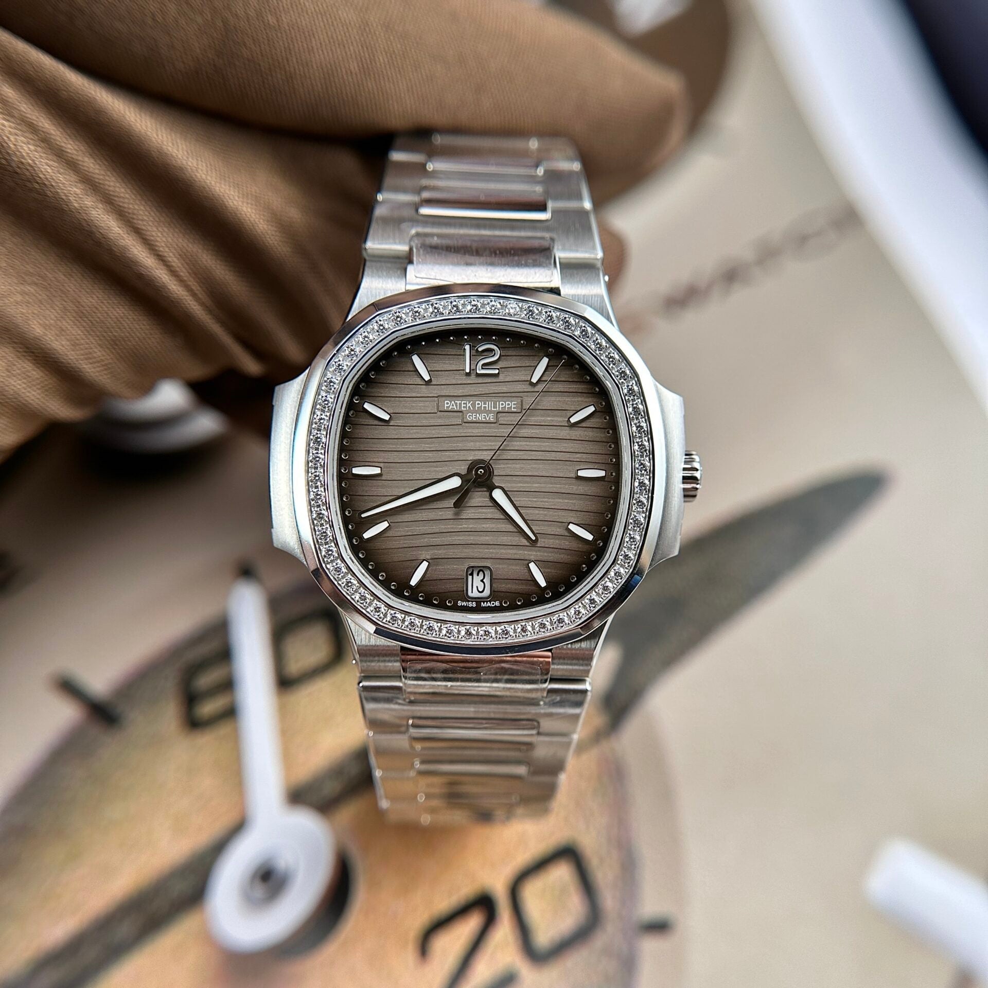 Patek Philippe Nautilus 7118 Cadran Gris Fil Métallique 3K Factory 35,2 mm