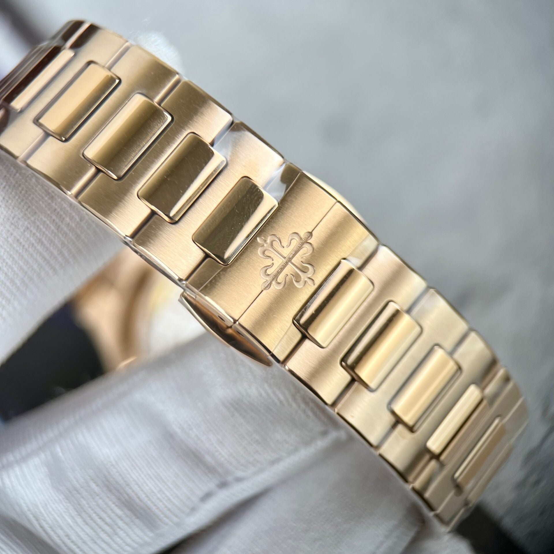 Patek Philippe Nautilus 7118 avec lunette en diamants 3K Factory 35,2 mm