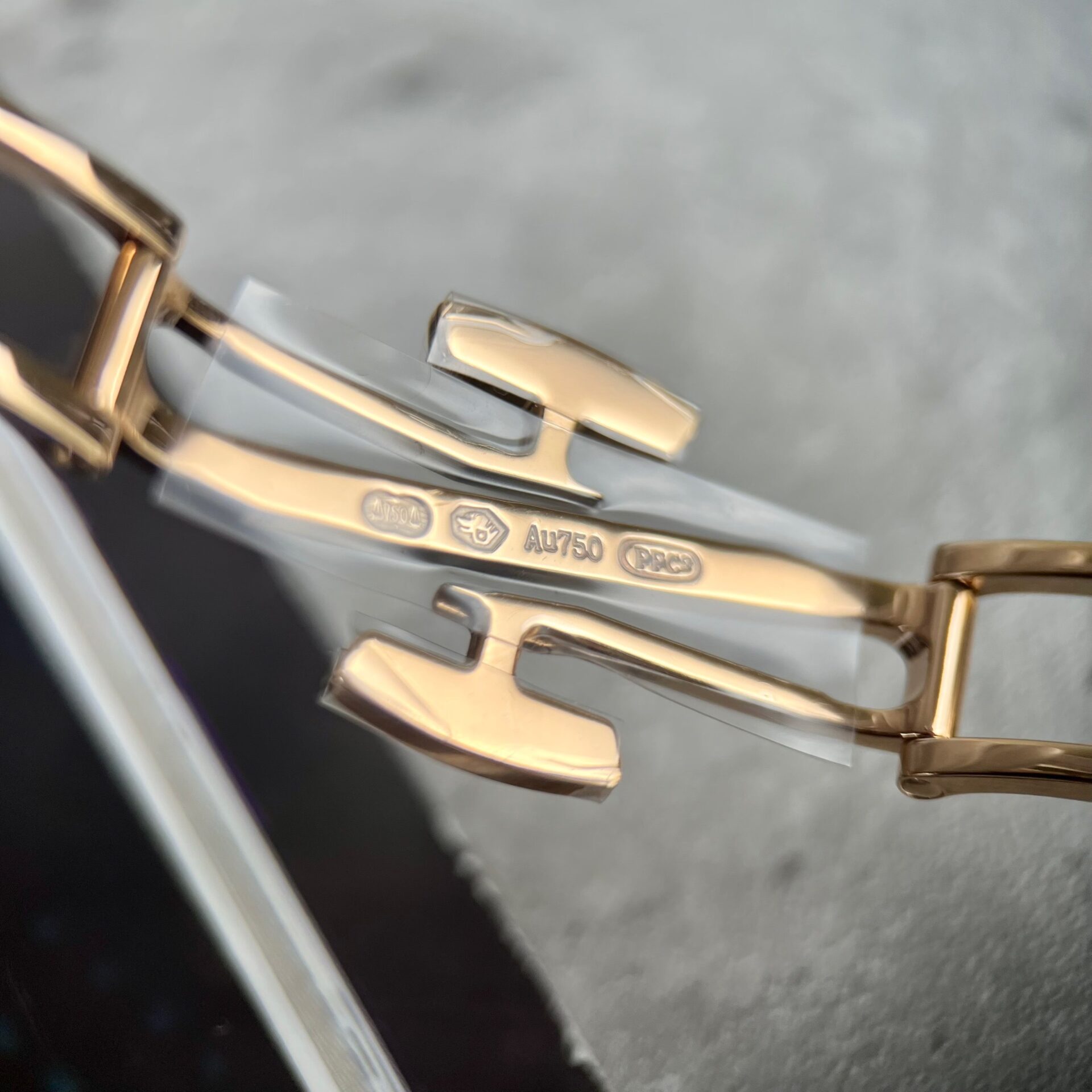 Patek Philippe Nautilus 7118 avec lunette en diamants 3K Factory 35,2 mm