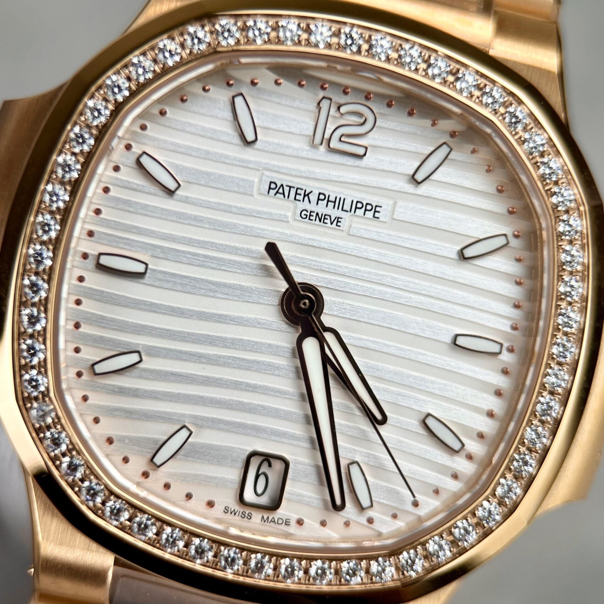 Patek Philippe Nautilus 7118 avec lunette en diamants 3K Factory 35,2 mm