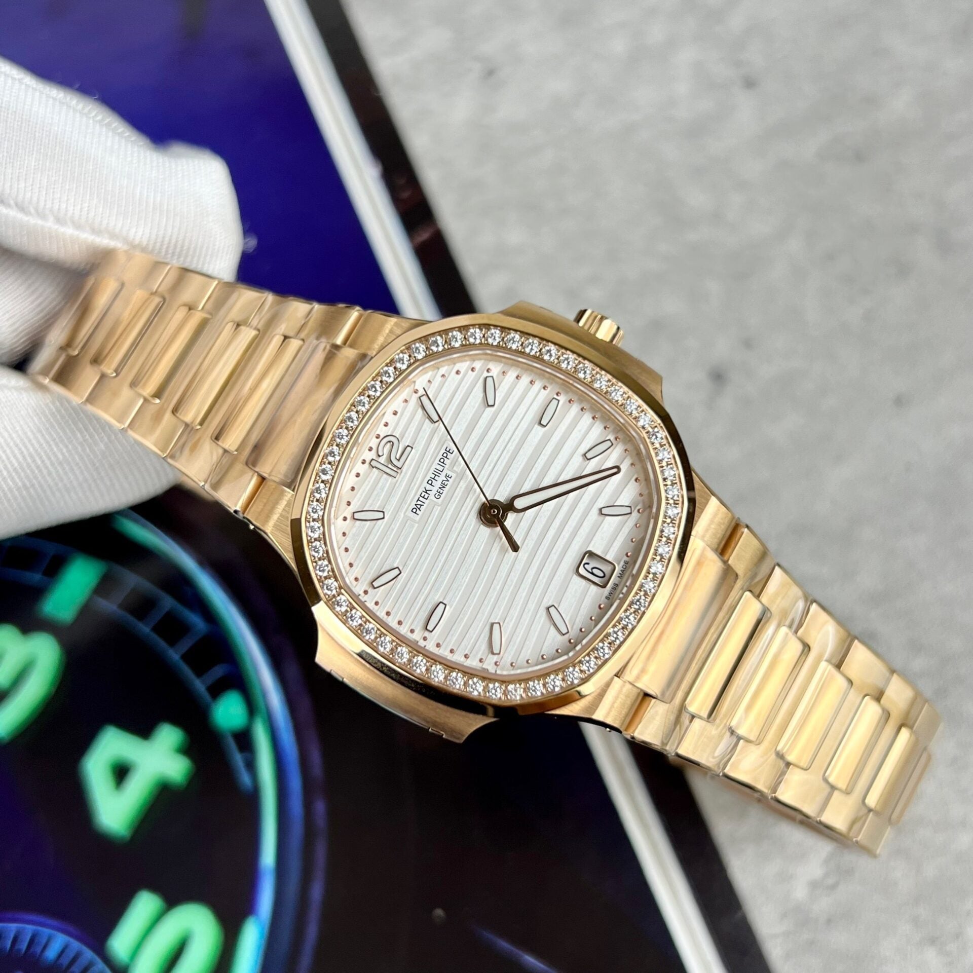 Patek Philippe Nautilus 7118 avec lunette en diamants 3K Factory 35,2 mm