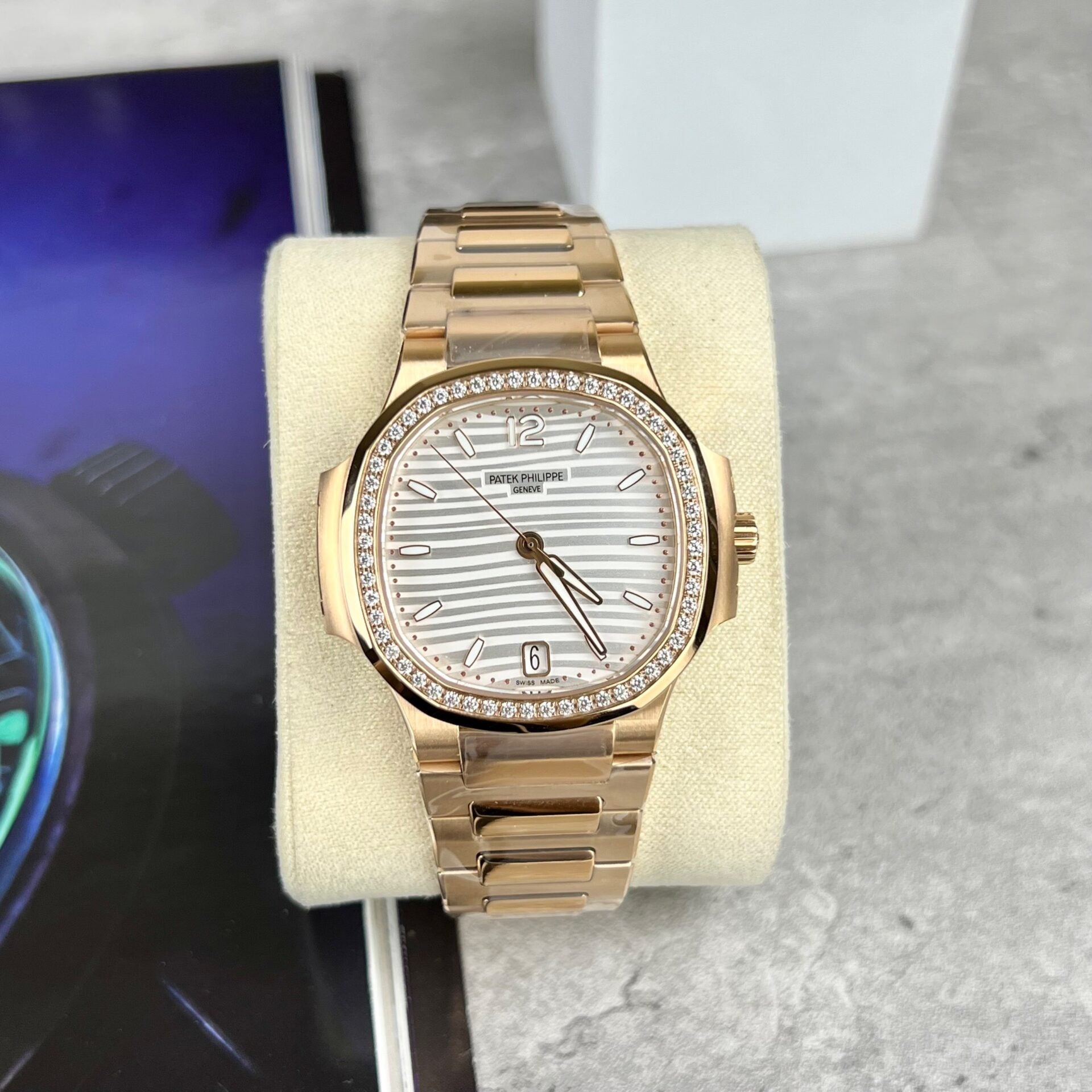 Patek Philippe Nautilus 7118 avec lunette en diamants 3K Factory 35,2 mm