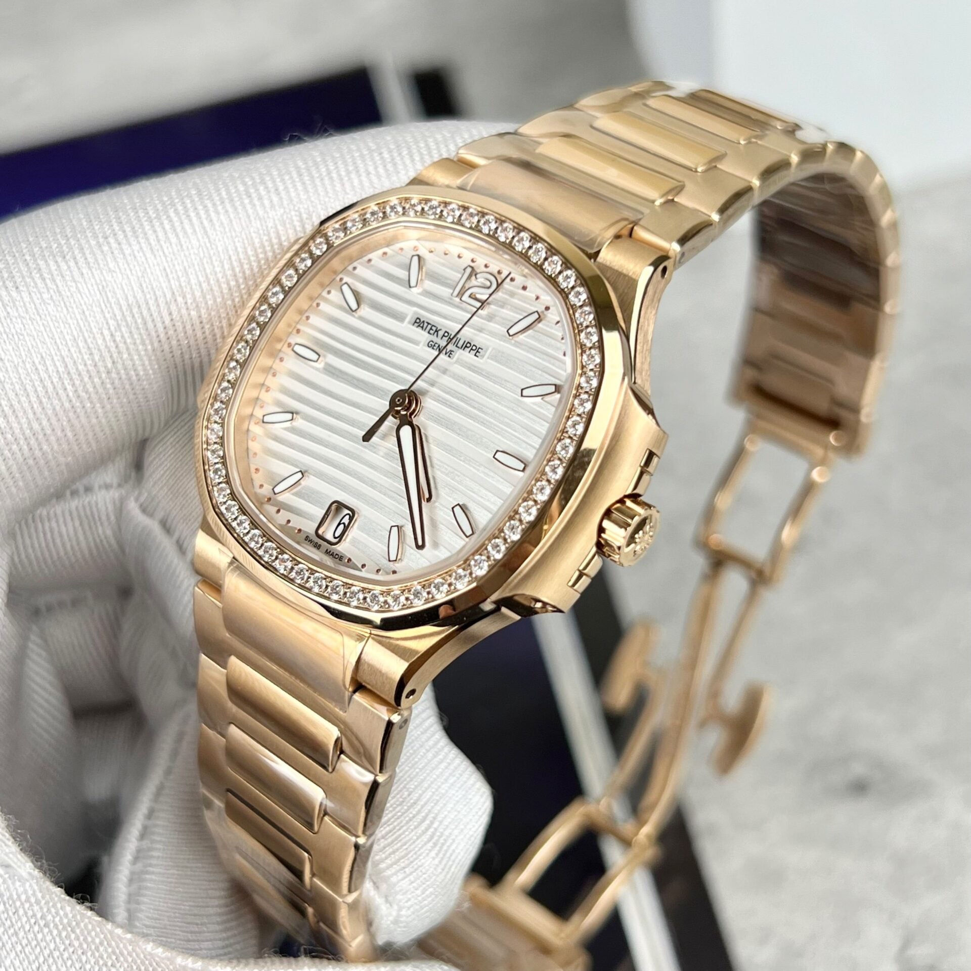 Patek Philippe Nautilus 7118 avec lunette en diamants 3K Factory 35,2 mm