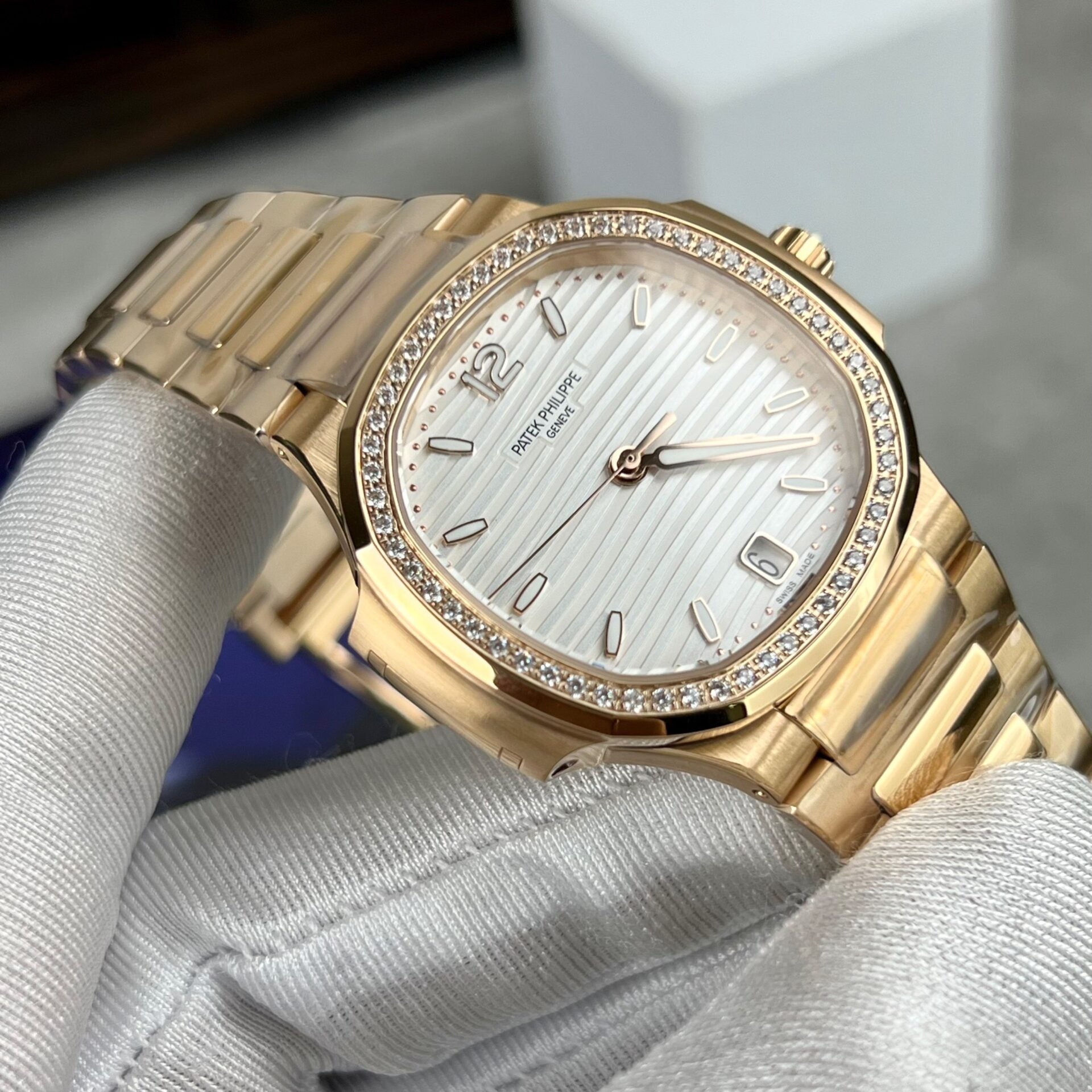Patek Philippe Nautilus 7118 avec lunette en diamants 3K Factory 35,2 mm