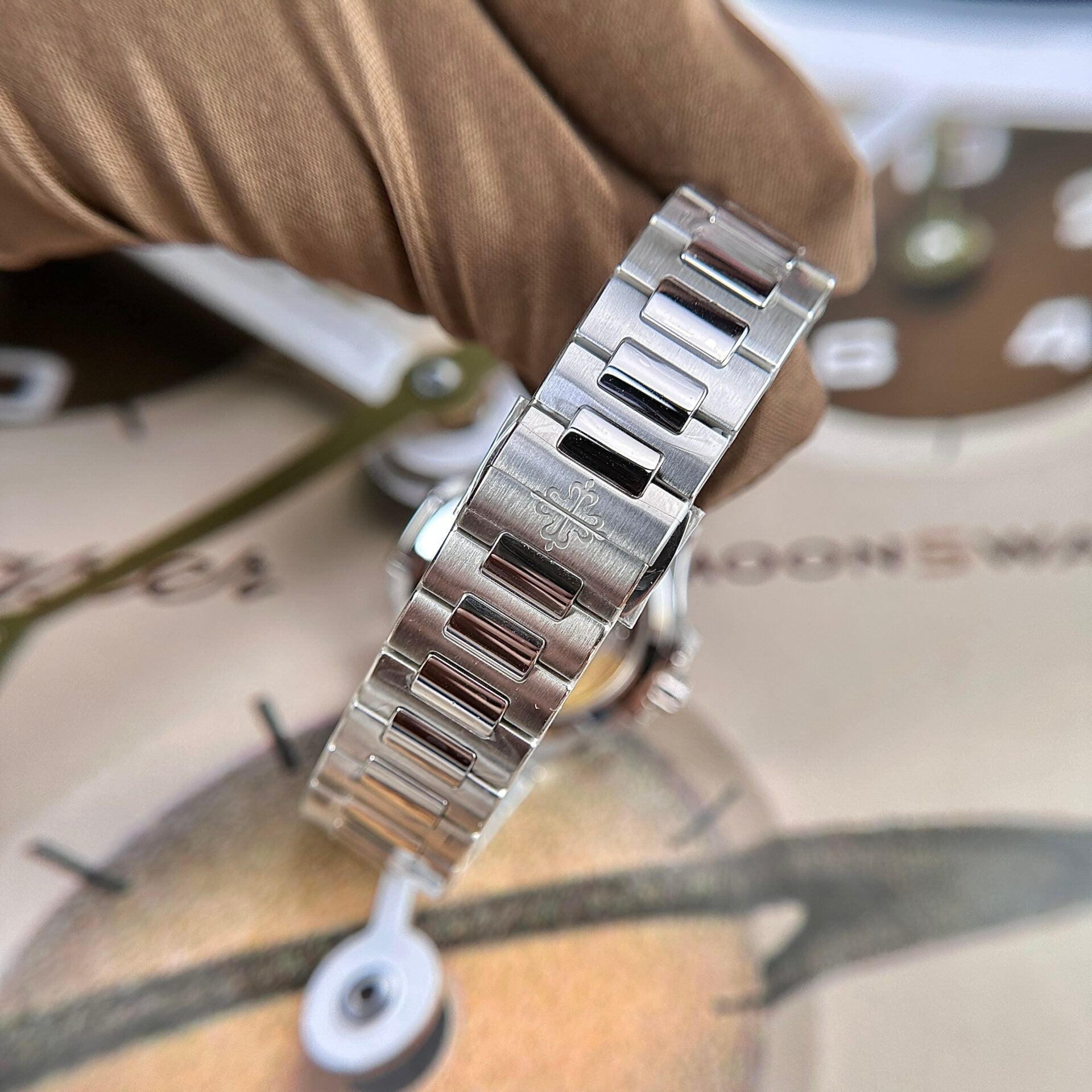 Patek Philippe Nautilus 7118 avec lunette en pierre 35,2 mm