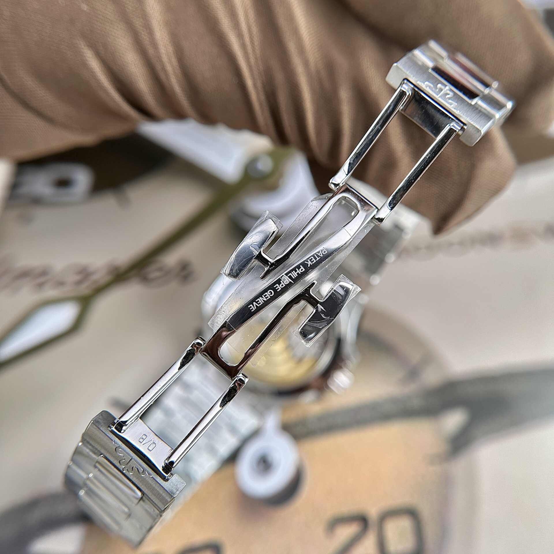 Patek Philippe Nautilus 7118 avec lunette en pierre 35,2 mm