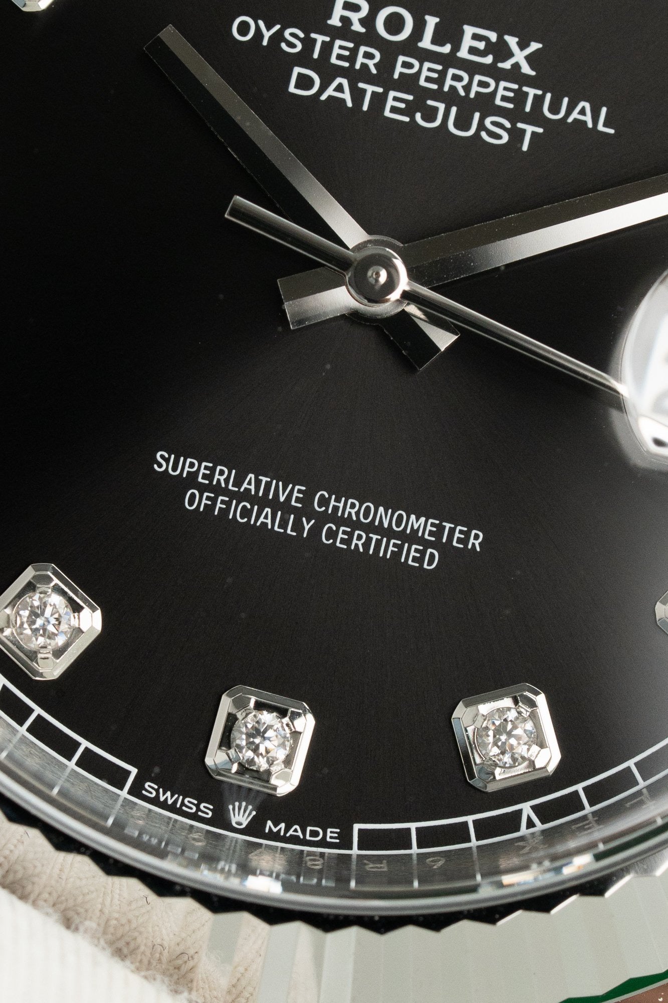 Rolex DateJust 126334 Cadran Noir Pierre Chiffres 41mm