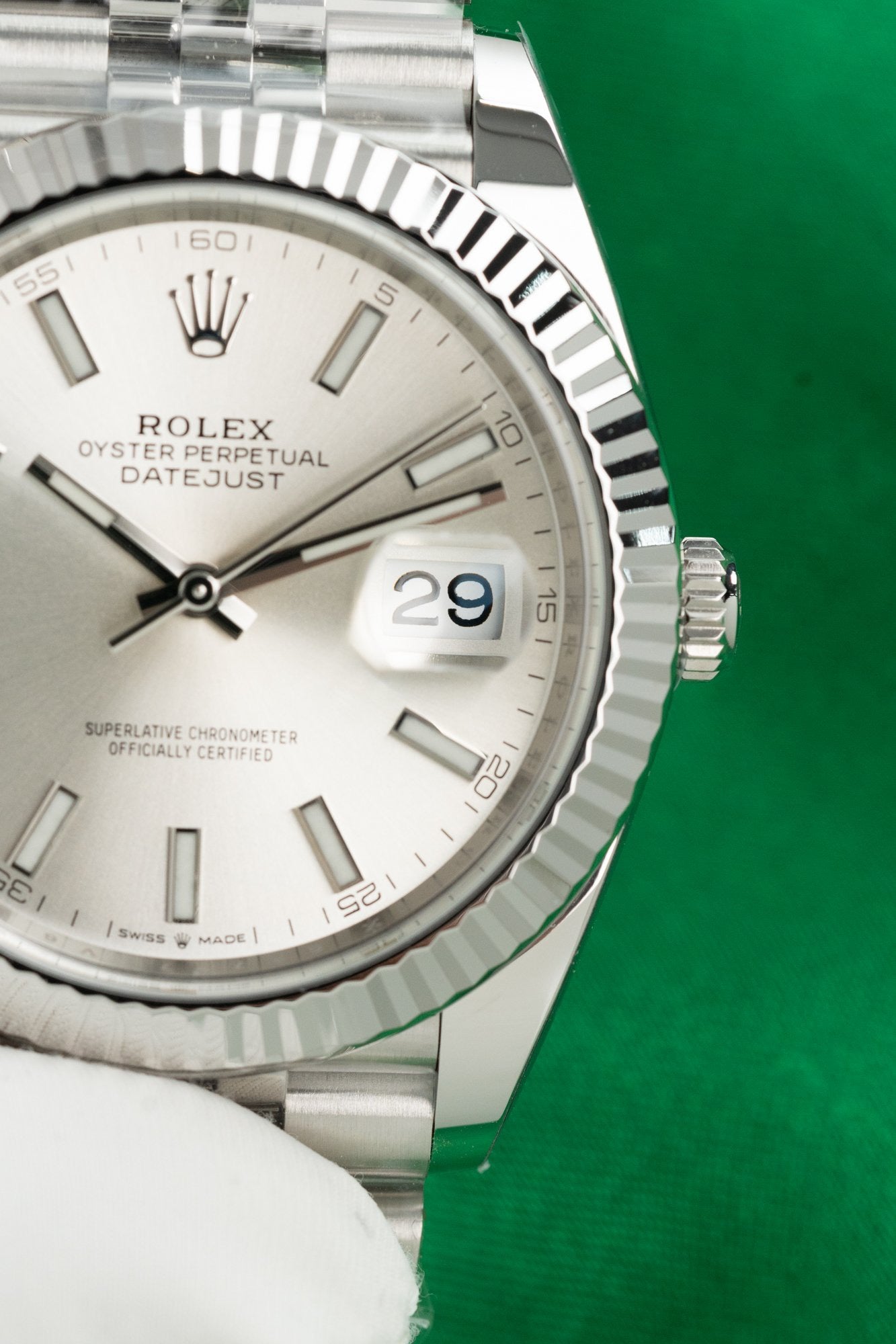 Rolex DateJust 126334 Cadran Argenté Pierre chiffres 41mm