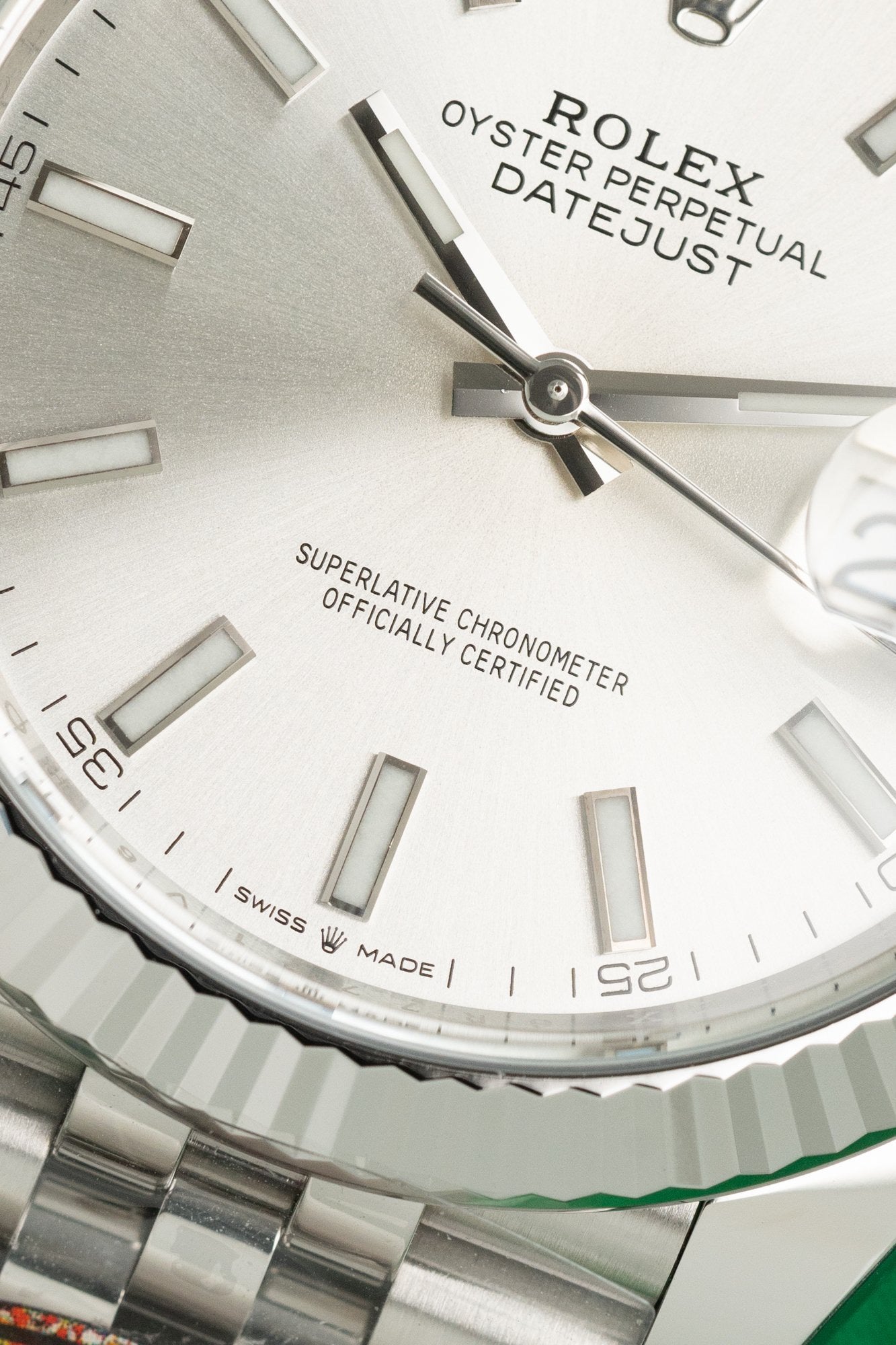 Rolex DateJust 126334 Cadran Argenté Pierre chiffres 41mm