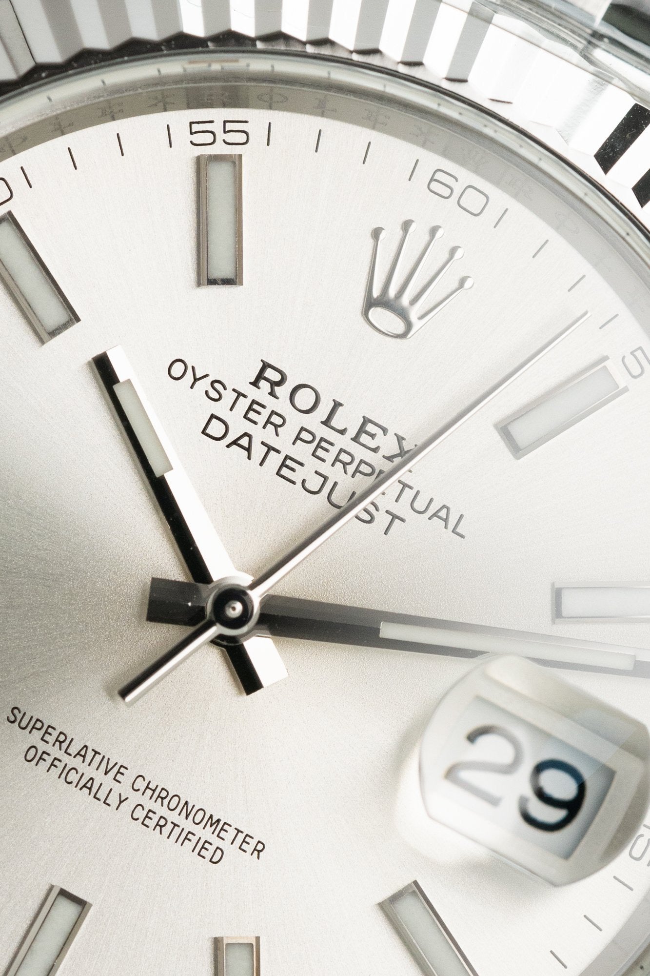 Rolex DateJust 126334 Cadran Argenté Pierre chiffres 41mm