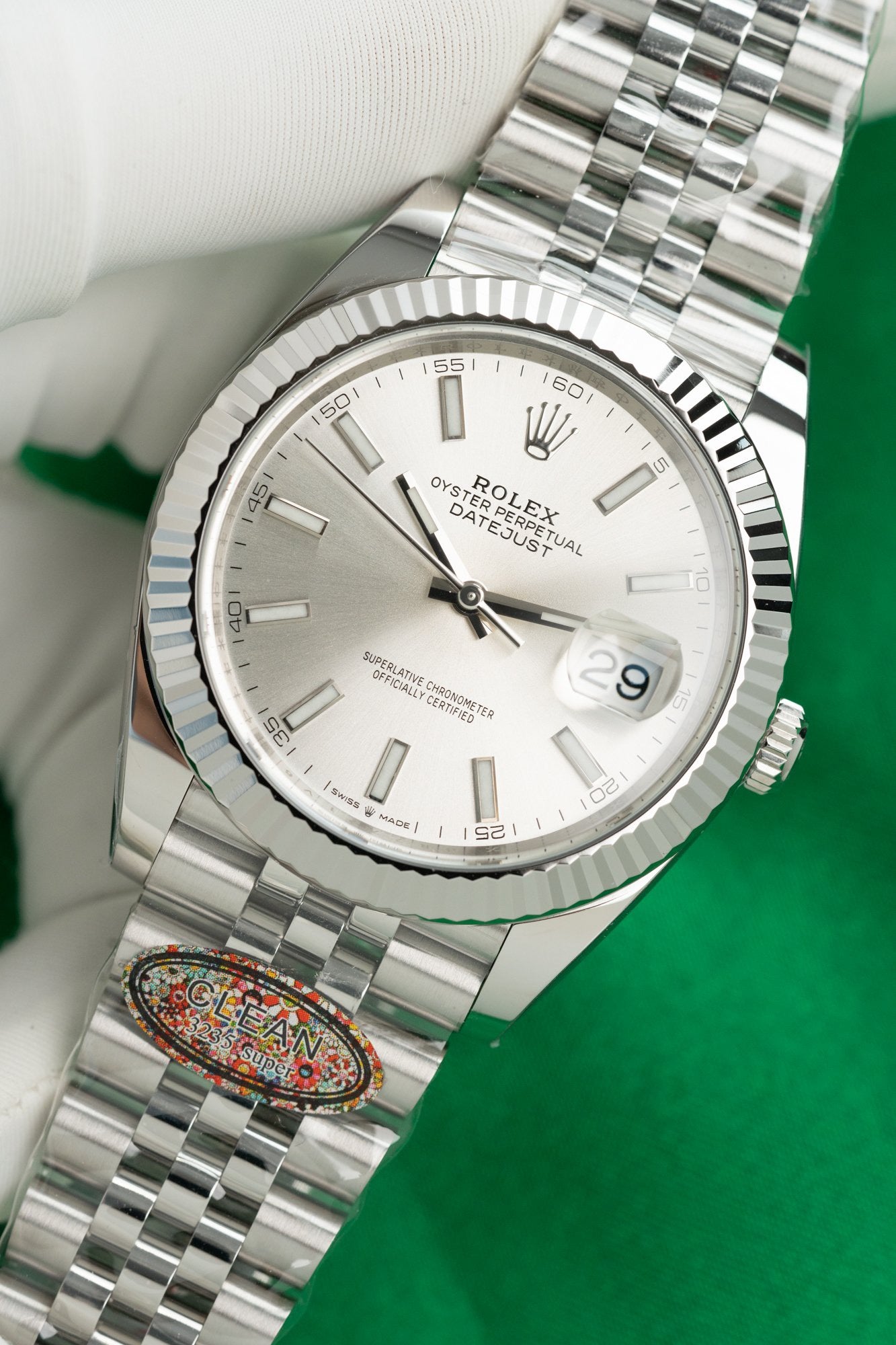 Rolex DateJust 126334 Cadran Argenté Pierre chiffres 41mm