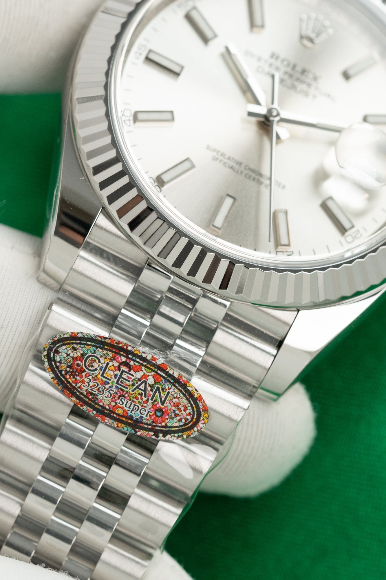 Rolex DateJust 126334 Cadran Argenté Pierre chiffres 41mm