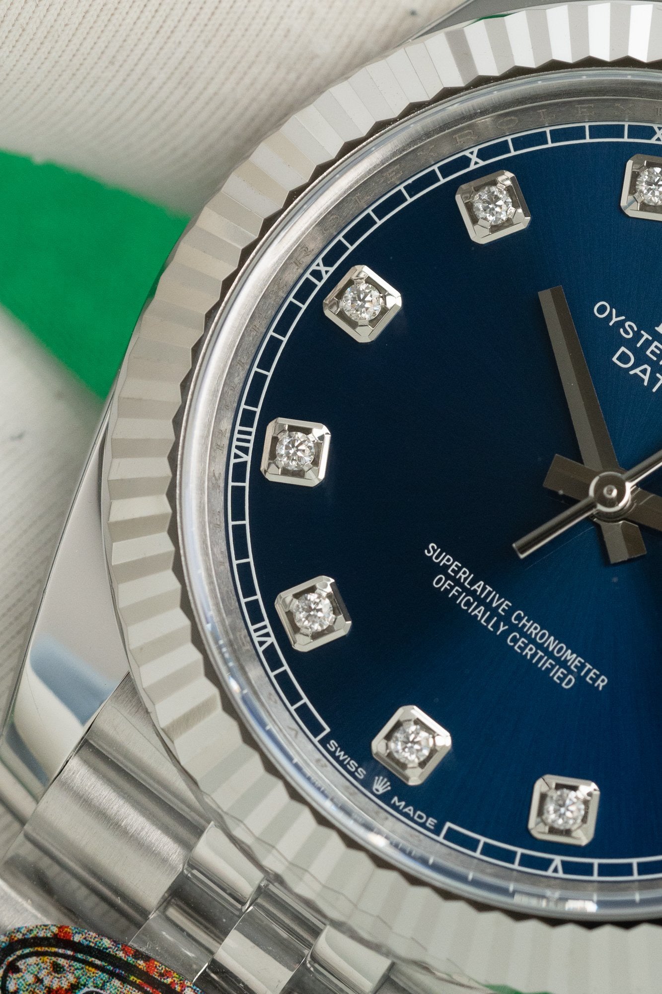 Rolex DateJust 126334 Cadran bleu avec chiffres pierre 41mm