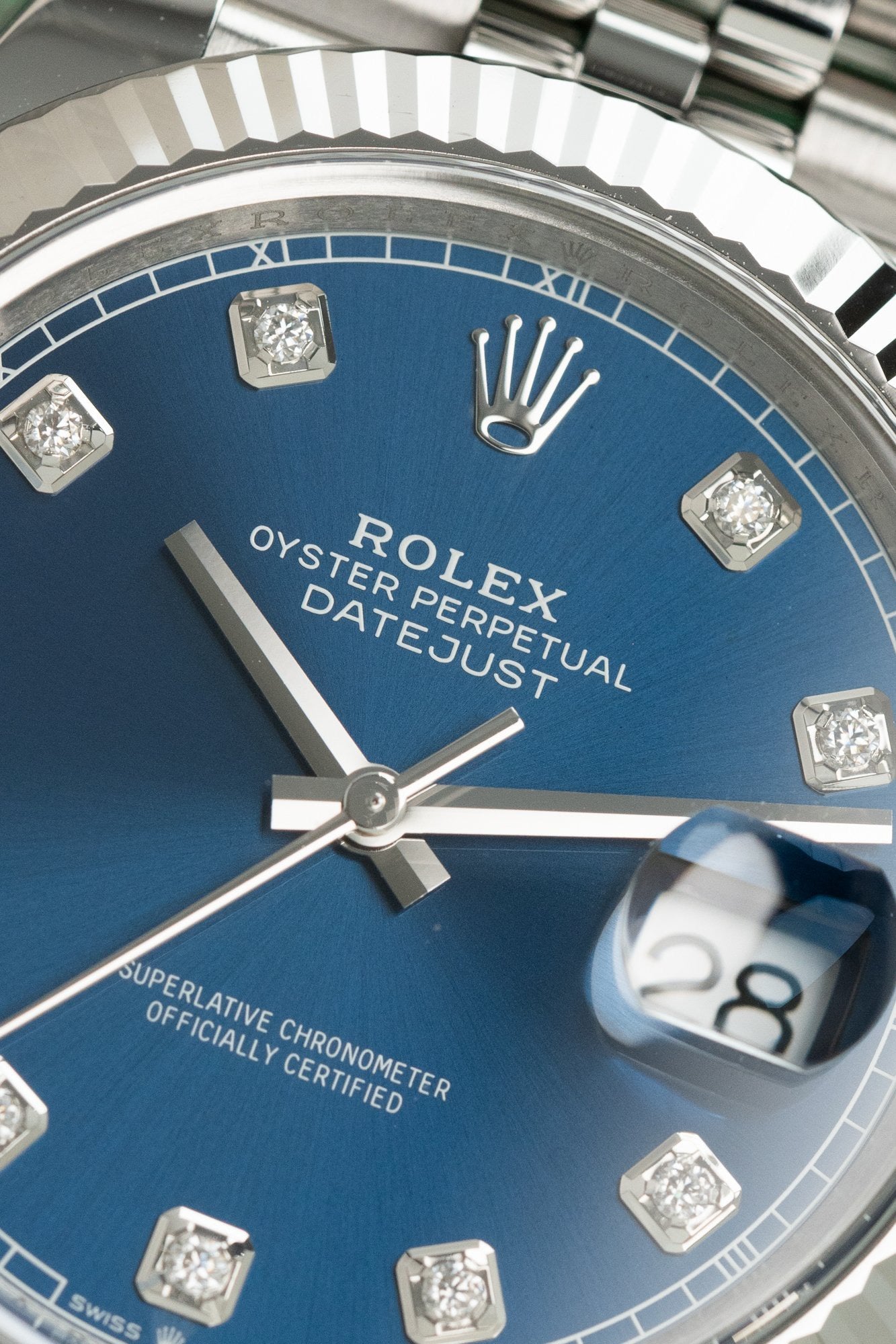 Rolex DateJust 126334 Cadran bleu avec chiffres pierre 41mm