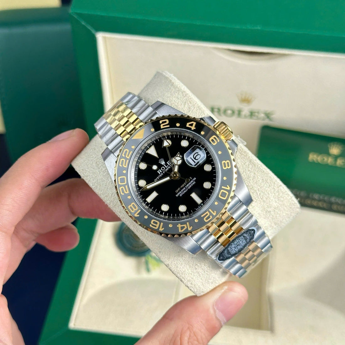 Rolex GMT-Master II 126713GRNR Cadran noir 41 mm