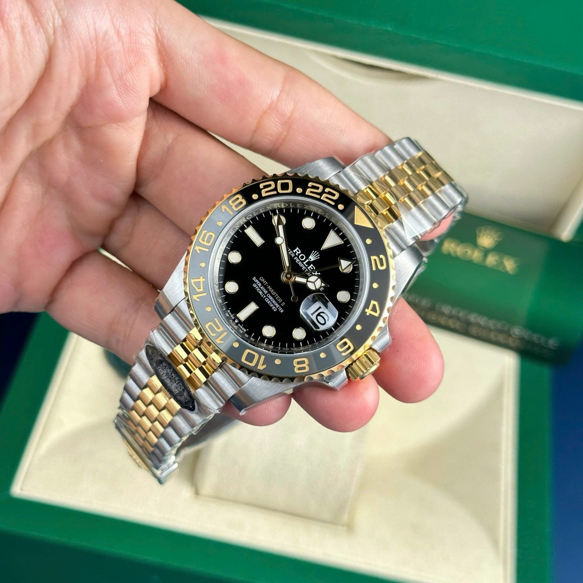 Rolex GMT-Master II 126713GRNR Cadran noir 41 mm