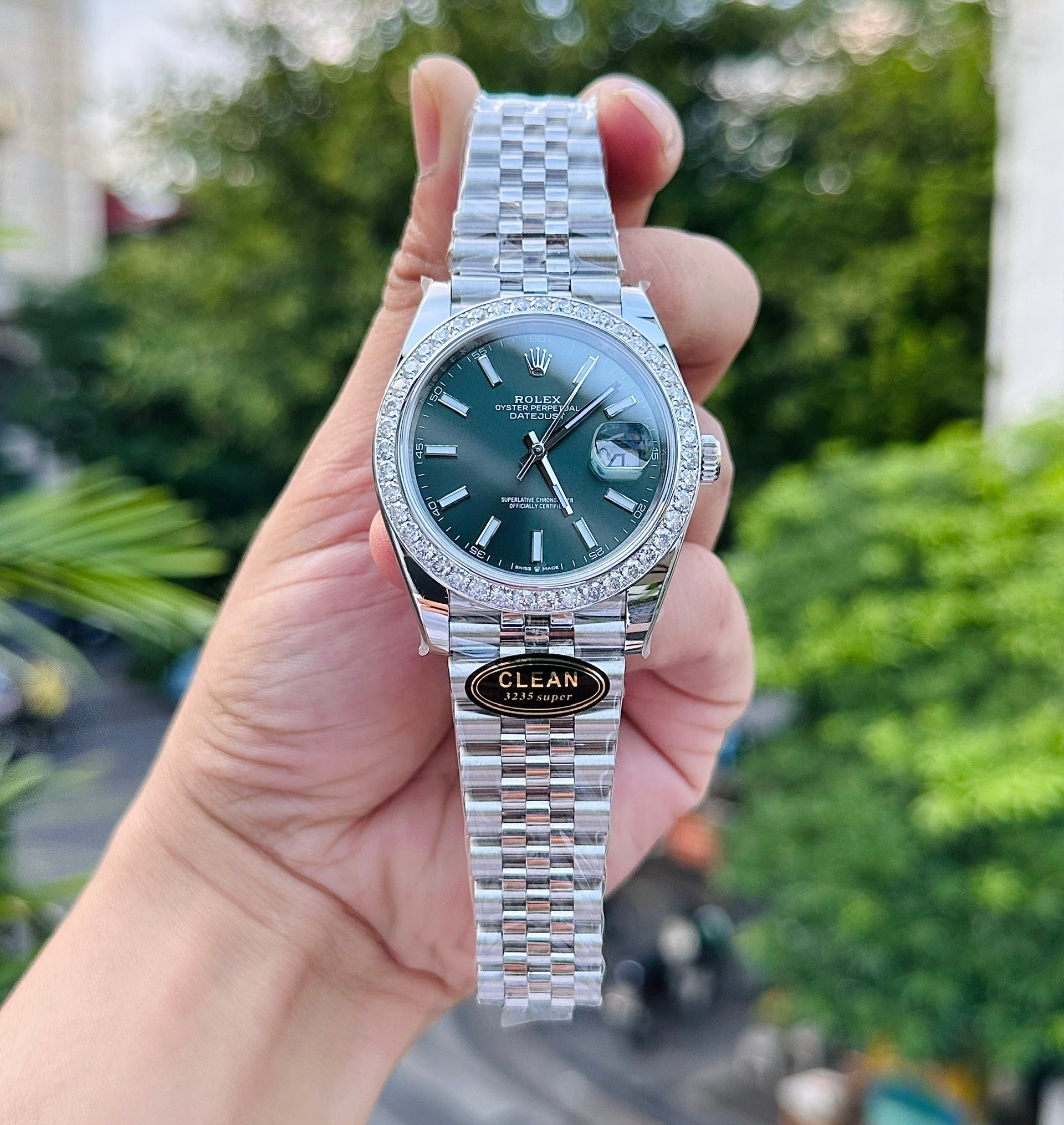 Rolex DateJust 126334 Lunette Moissanite Cadran vert olive 41 mm