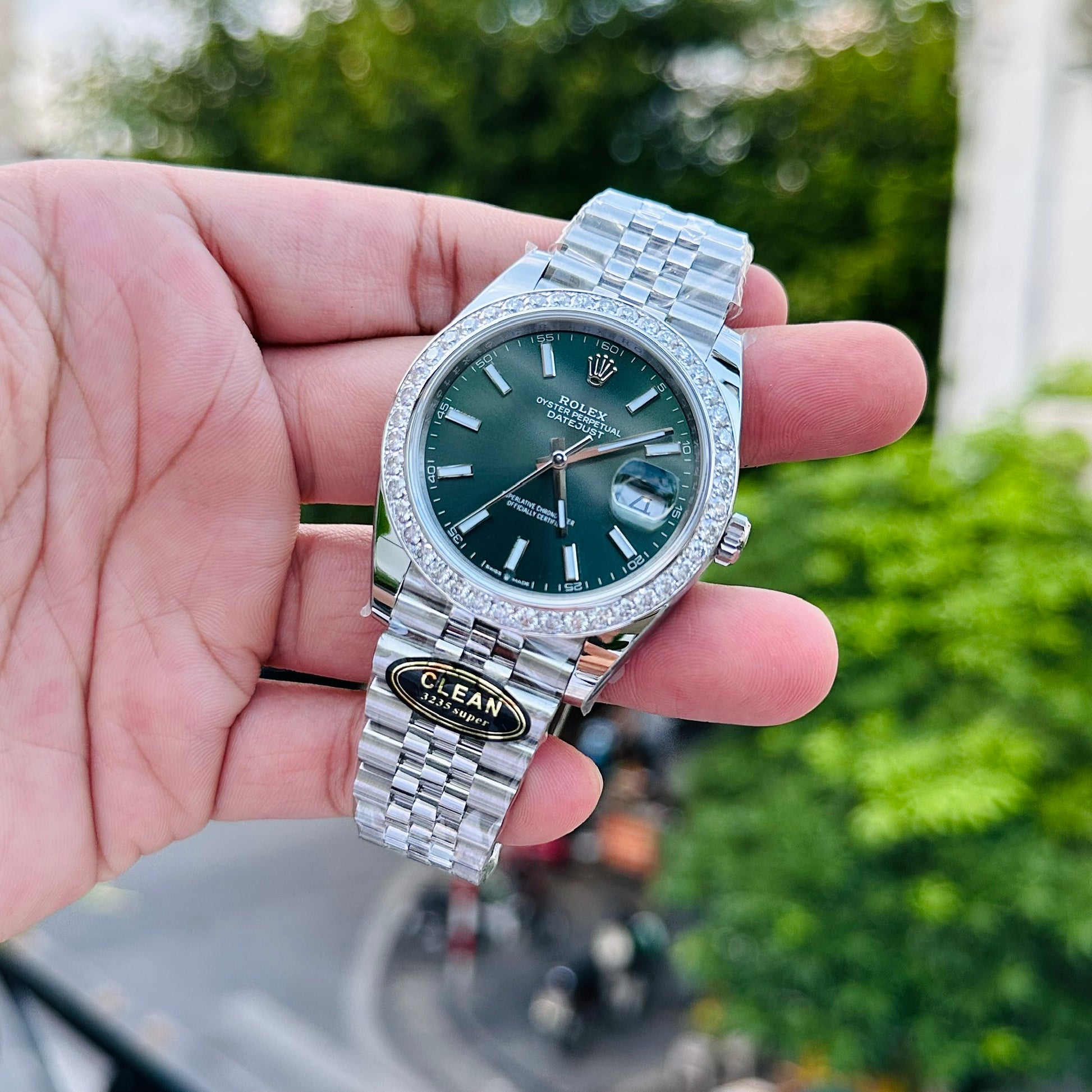 Rolex DateJust 126334 Lunette Moissanite Cadran vert olive 41 mm