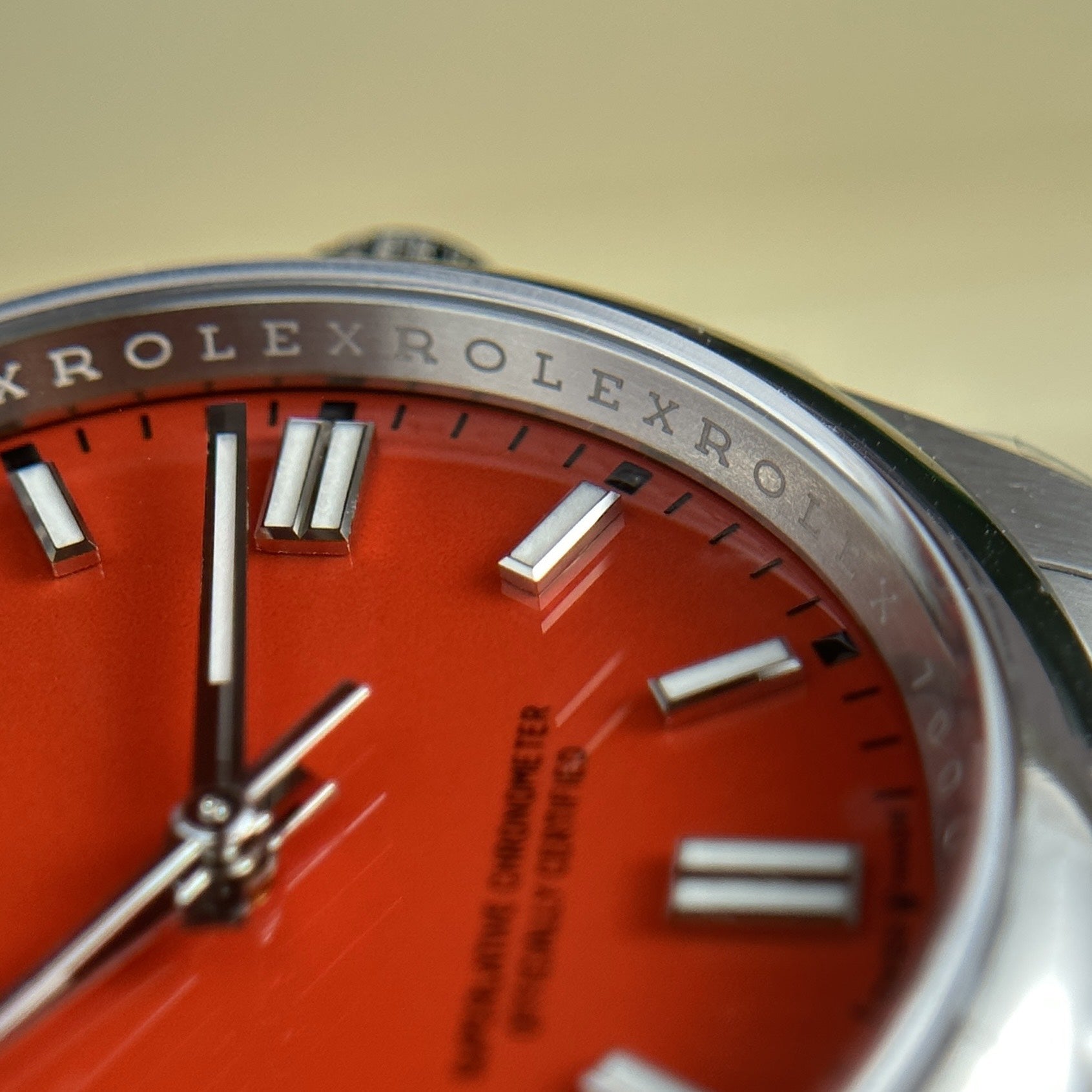 Rolex Oyster Perpetual 126000 Cadran rouge 36 mm