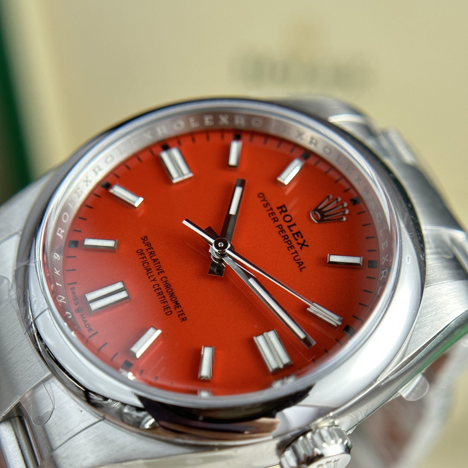 Rolex Oyster Perpetual 126000 Cadran rouge 36 mm