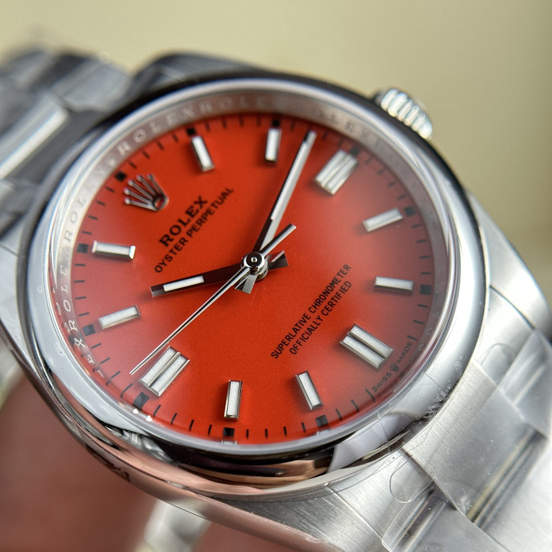 Rolex Oyster Perpetual 126000 Cadran rouge 36 mm
