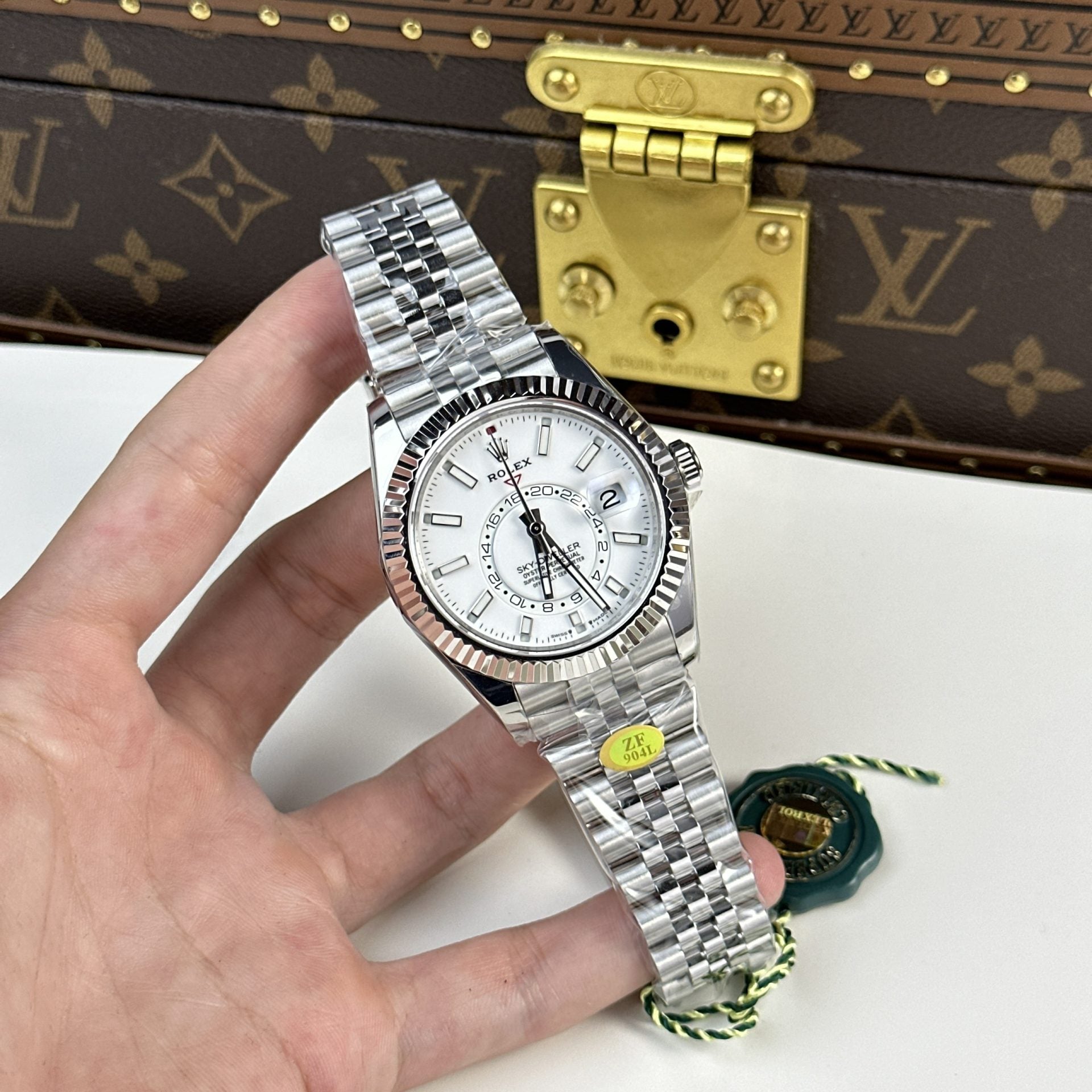 Rolex Sky Dweller 326934 Cadran Blanc Bracelet Jubilee 42 mm
