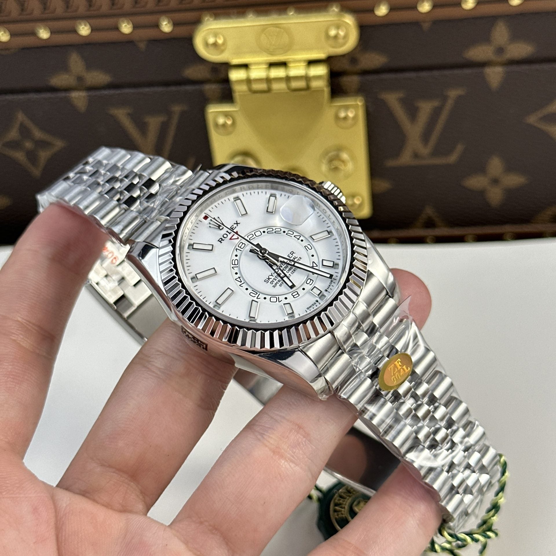 Rolex Sky Dweller 326934 Cadran Blanc Bracelet Jubilee 42 mm