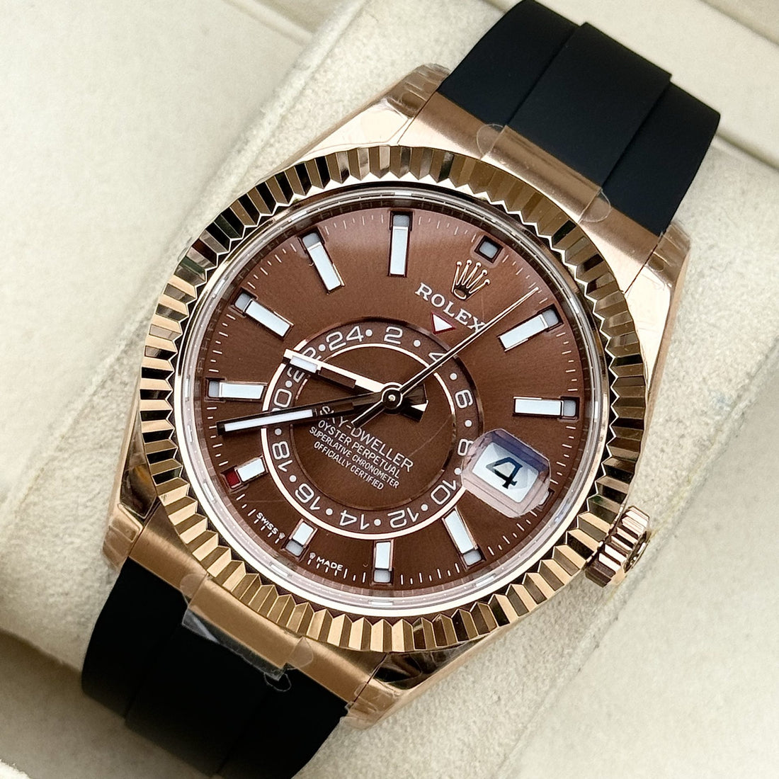 Rolex Sky-Dweller 336235 Cadran chocolat Bracelet caoutchouc 42 mm