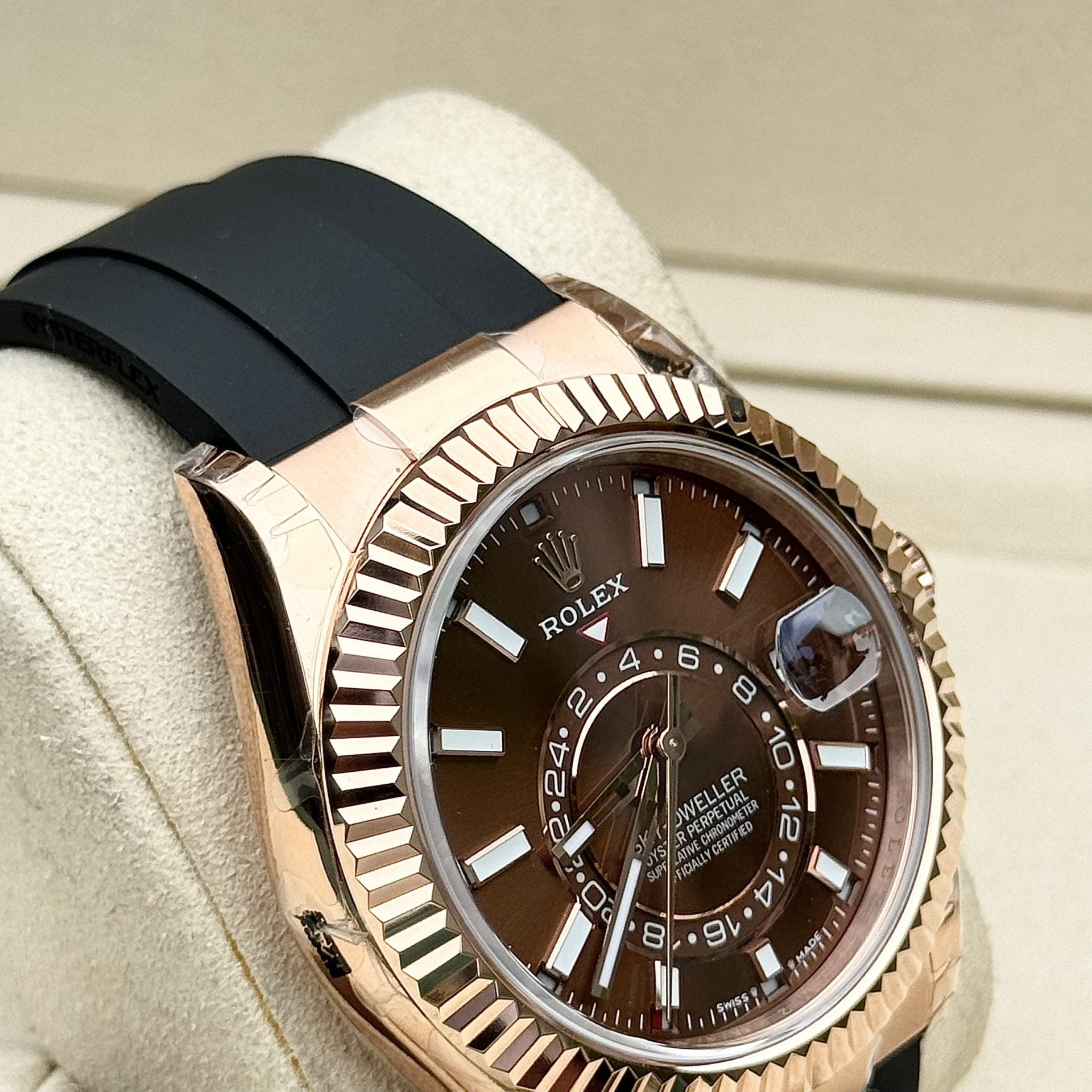 Rolex Sky-Dweller 336235 Cadran chocolat Bracelet caoutchouc 42 mm